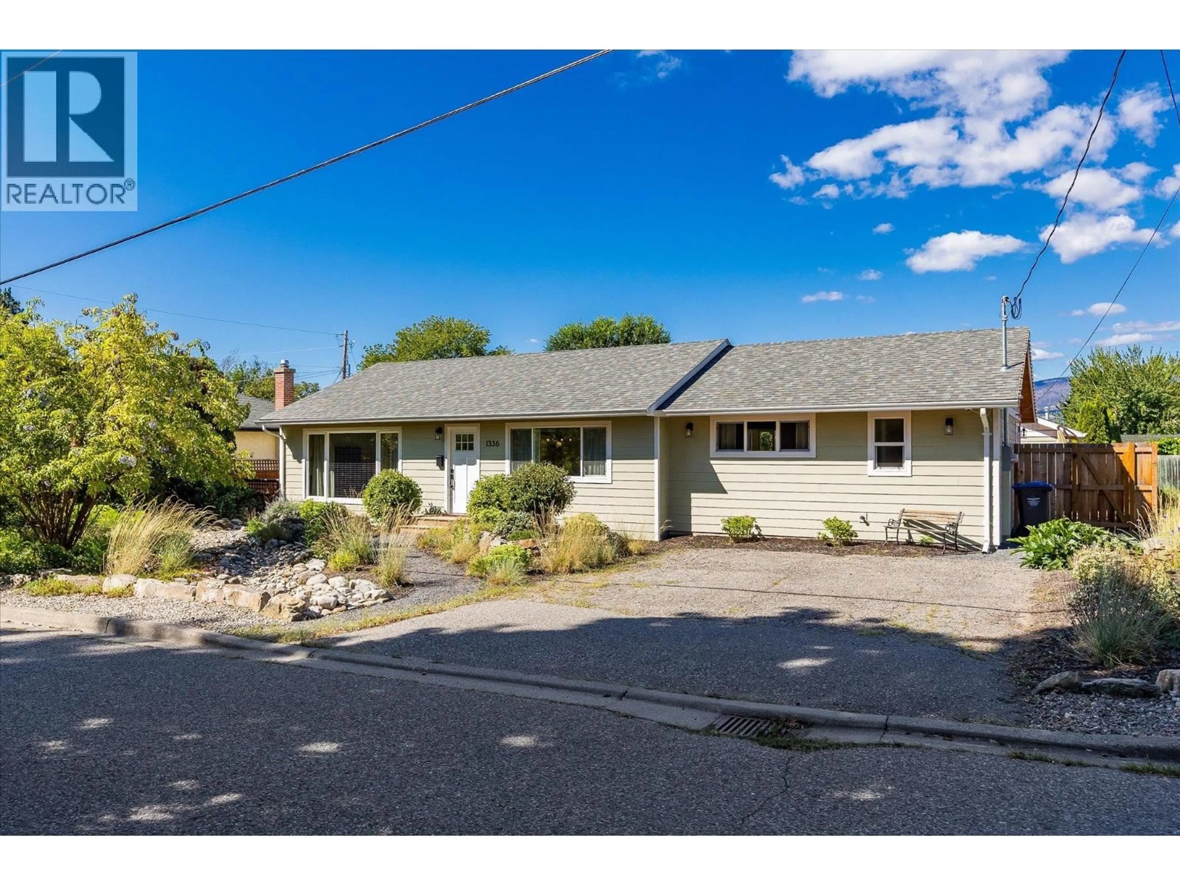 Home with vinyl exterior material, street for 1336 MOUNTAINVIEW STREET, Kelowna British Columbia V1Y4N3