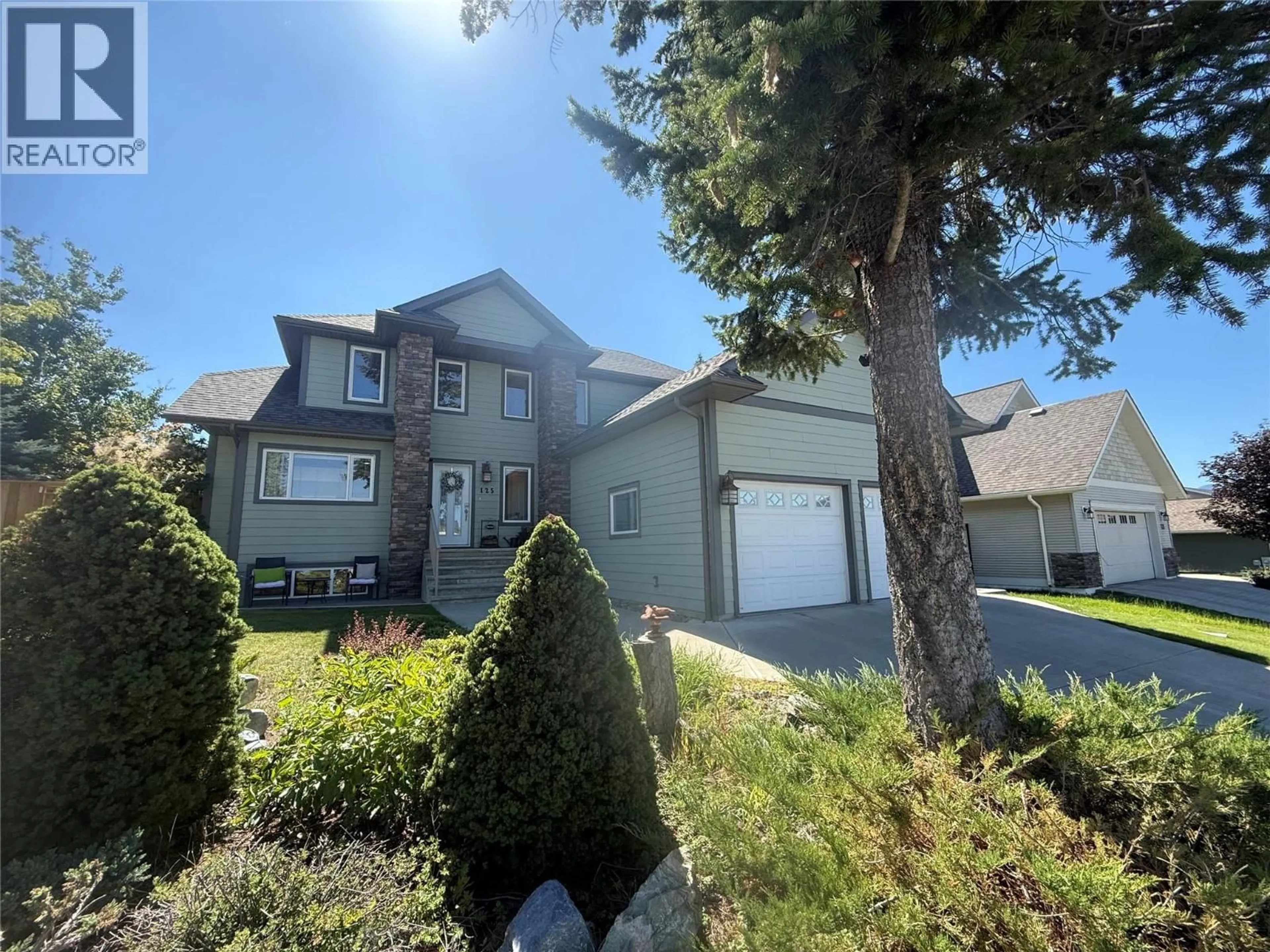 Home with vinyl exterior material, street for 125 17 STREET SOUTH, Cranbrook British Columbia V1C0A1