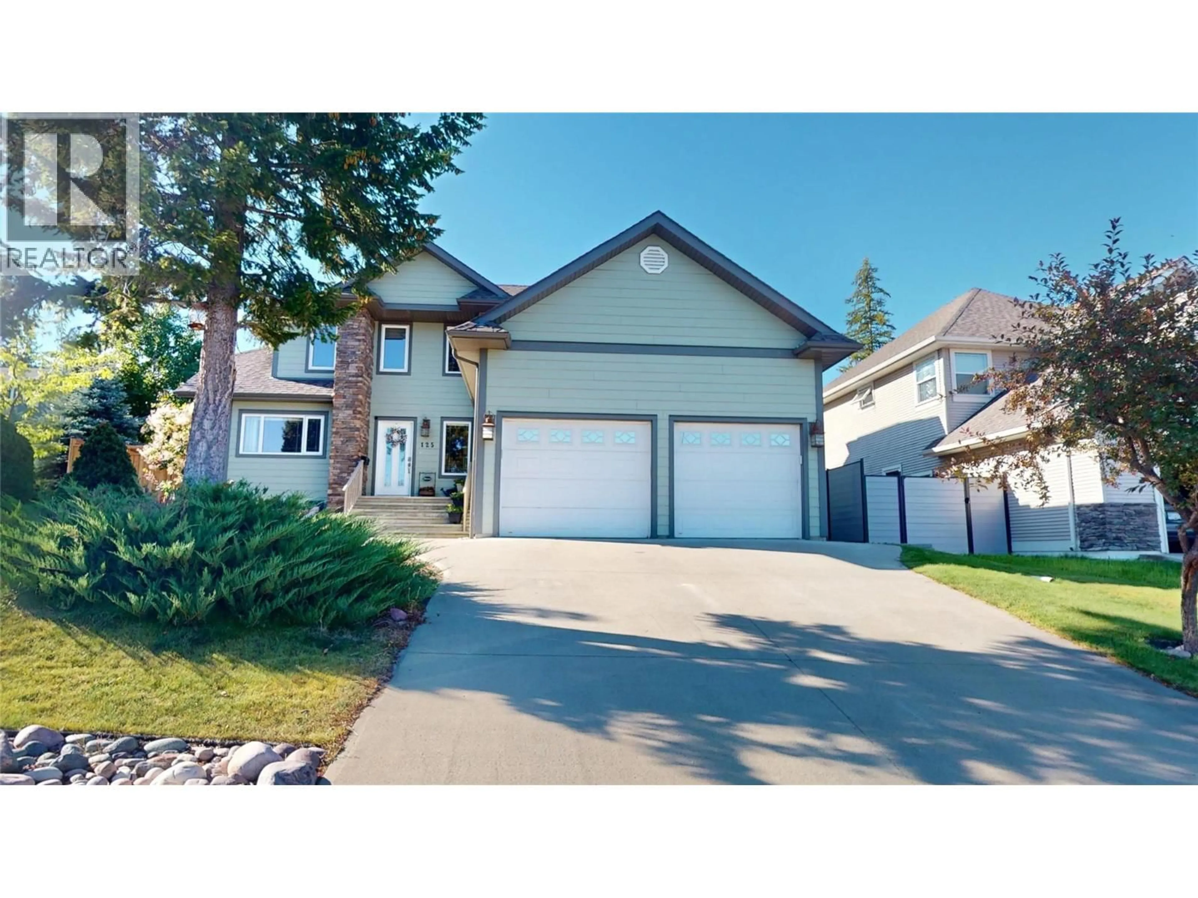 Home with vinyl exterior material, street for 125 17 STREET SOUTH, Cranbrook British Columbia V1C0A1
