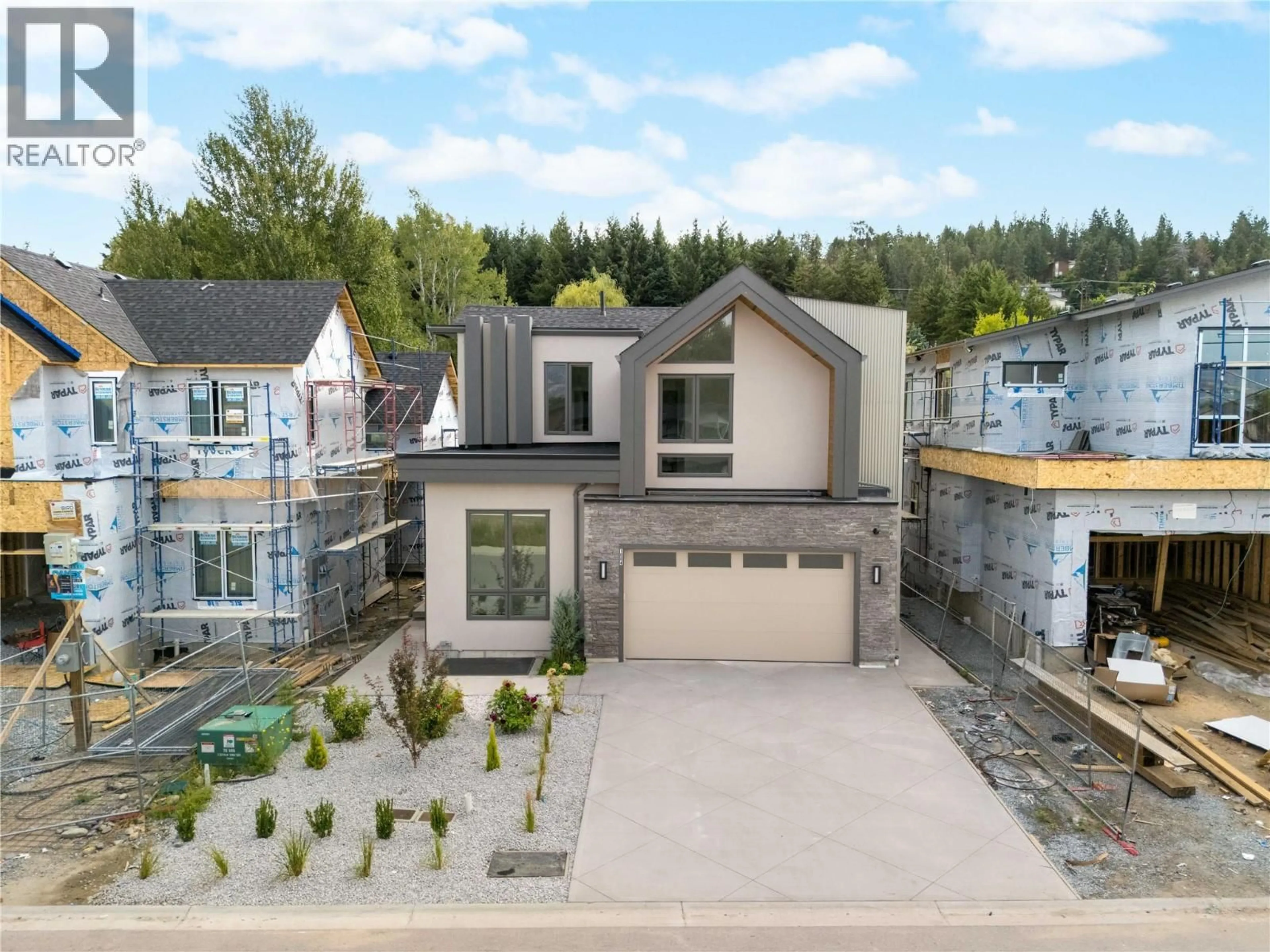 A pic from outside/outdoor area/front of a property/back of a property/a pic from drone, street for 1004 BULL CRESCENT, Kelowna British Columbia V1W0E6