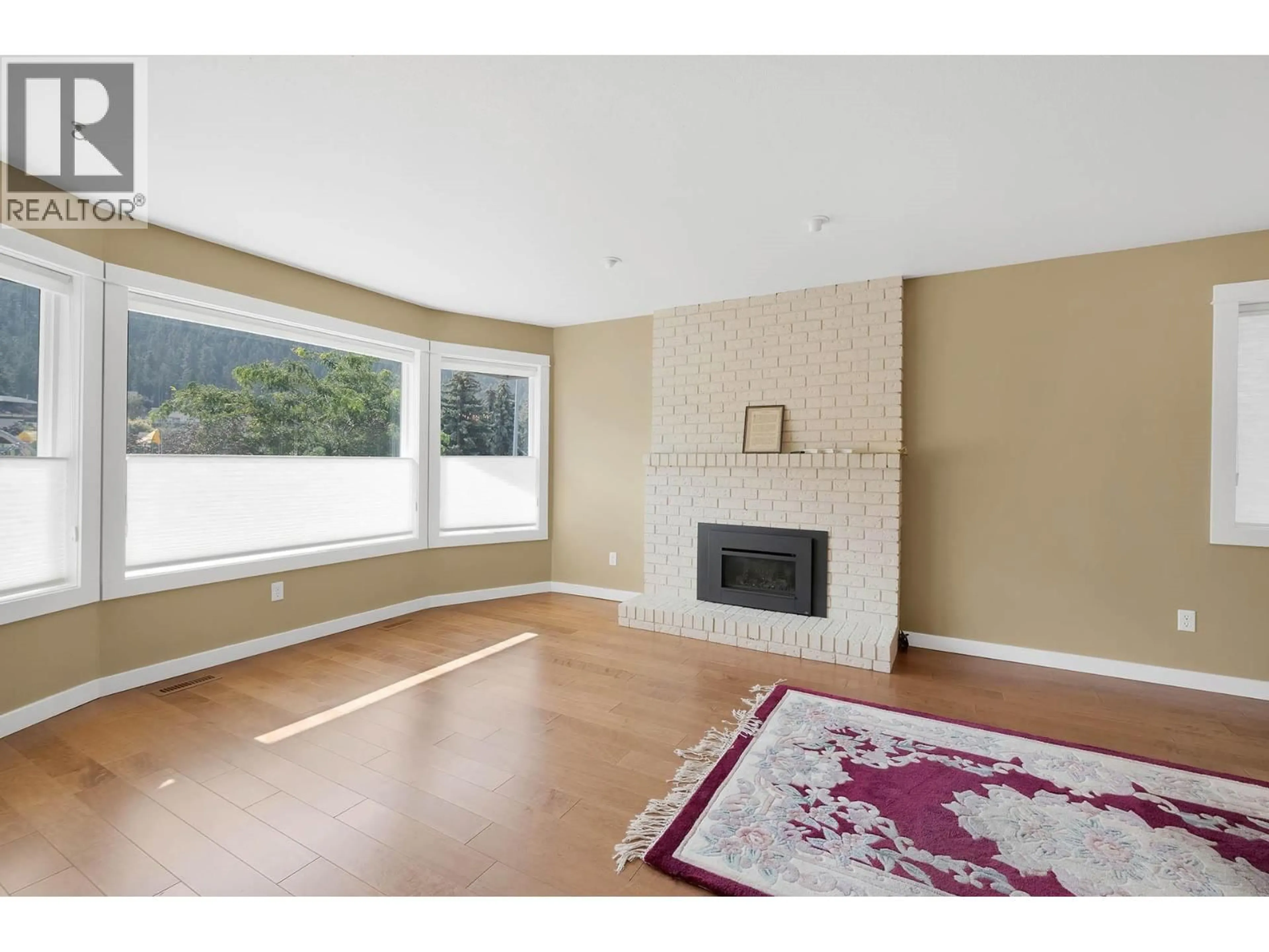 Living room with furniture, unknown for 2550 NECHAKO DRIVE, Kamloops British Columbia V2E2C9