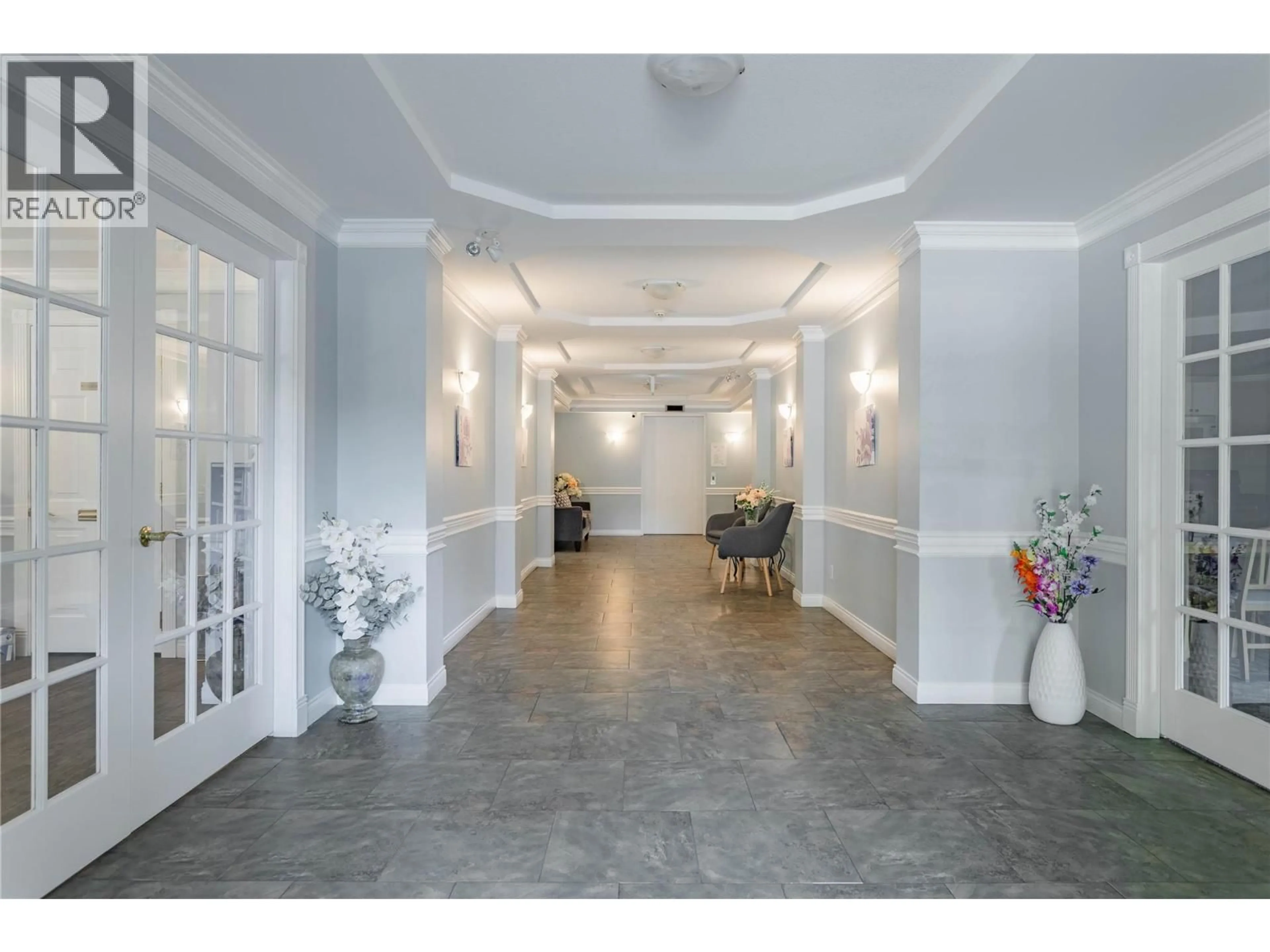 Indoor foyer for 315 - 933 HARVEY AVENUE, Kelowna British Columbia V1Y9S1