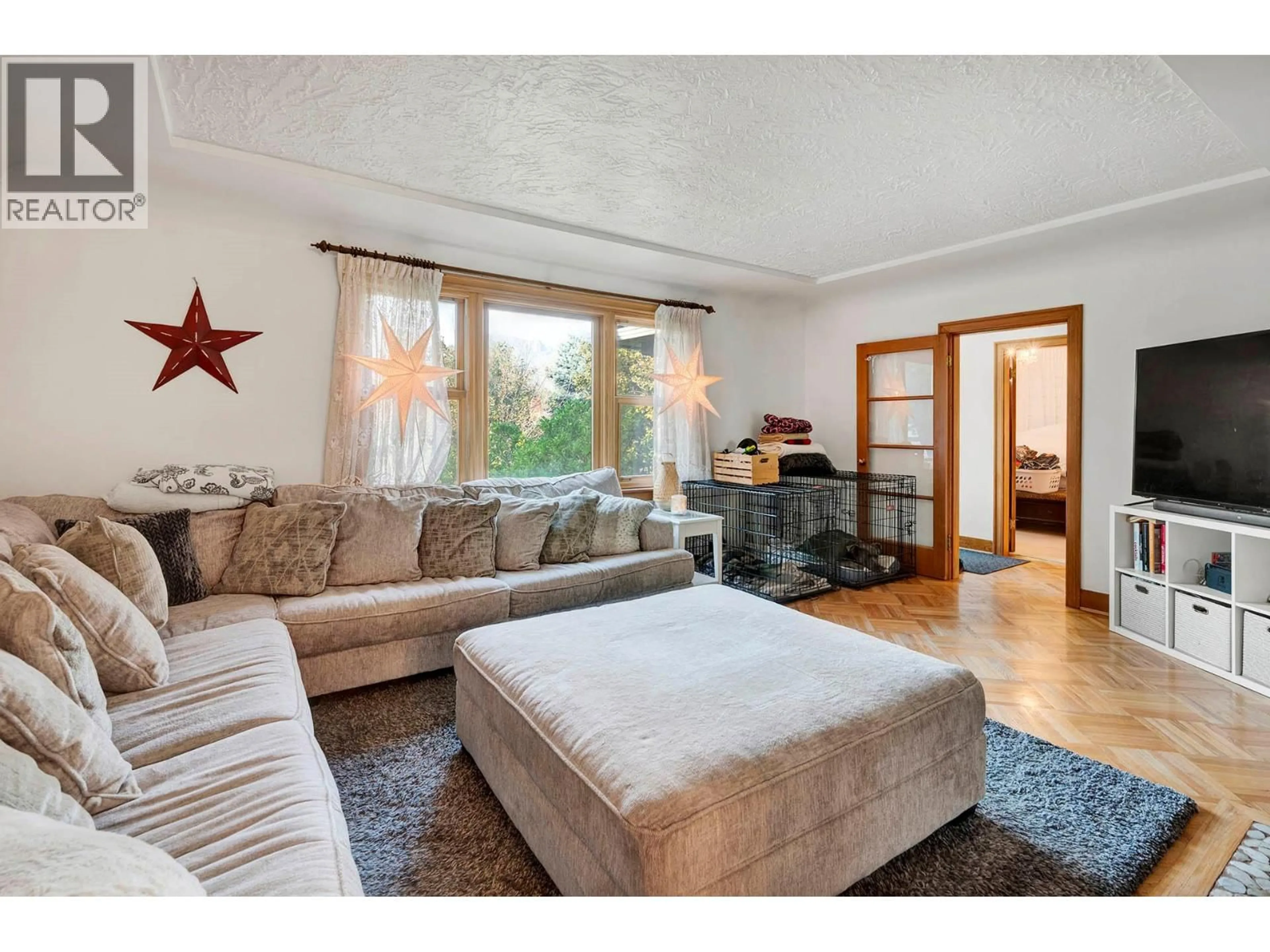 Living room with furniture, unknown for 665 COLUMBIA STREET, Kamloops British Columbia V2C2V2