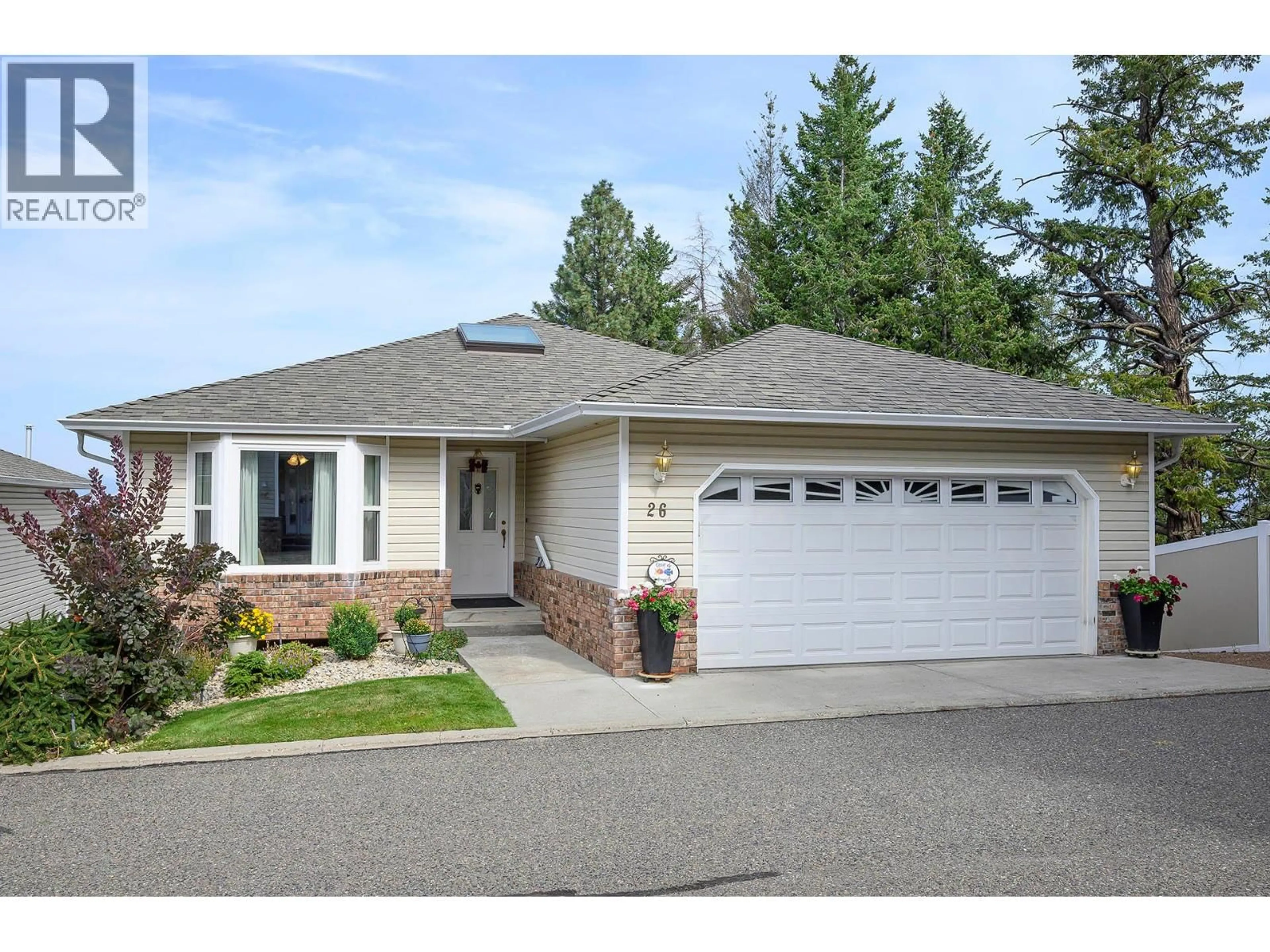 Home with vinyl exterior material, street for 26 - 2030 VAN HORNE DRIVE, Kamloops British Columbia V1S1P6