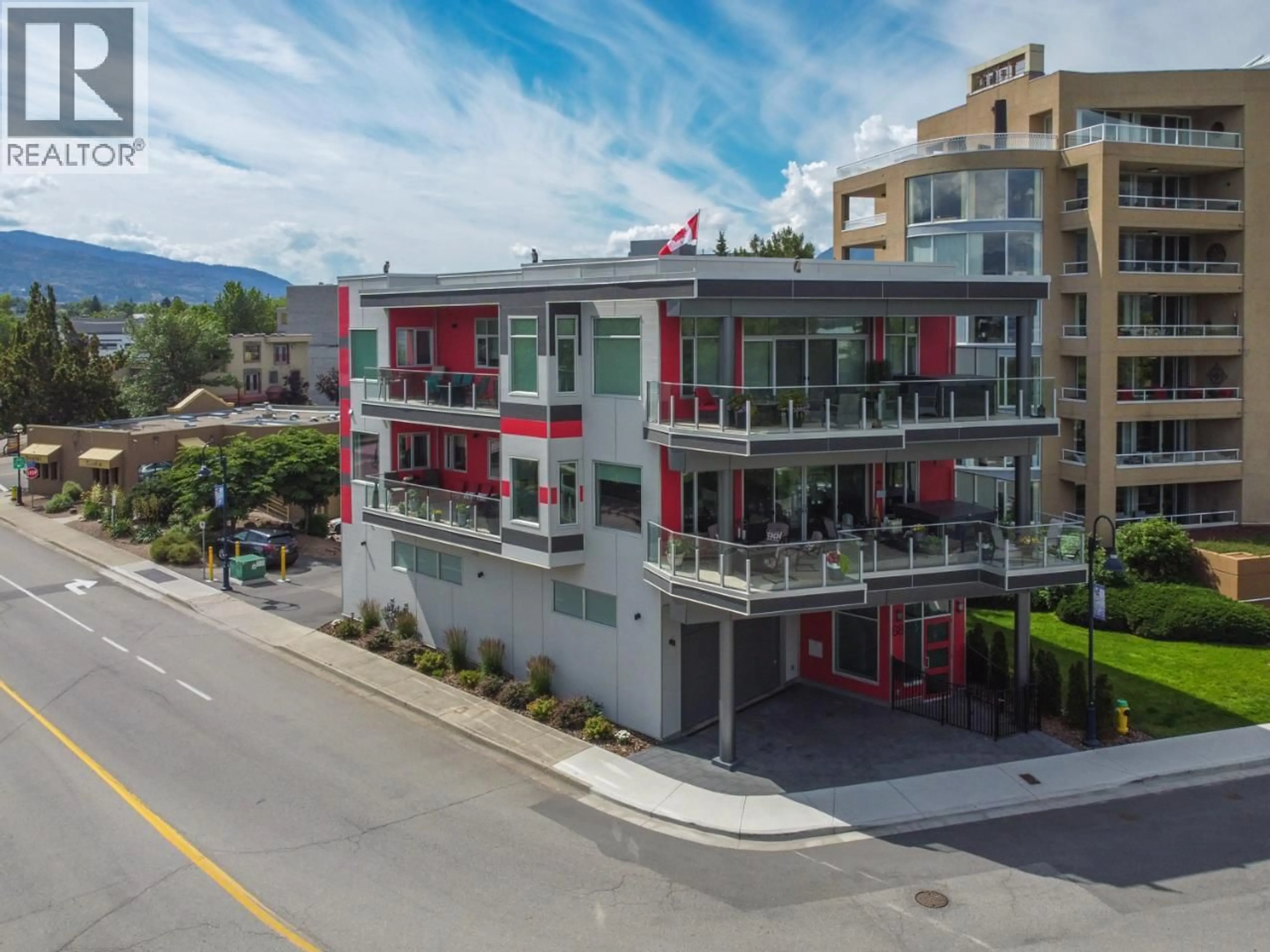 A pic from outside/outdoor area/front of a property/back of a property/a pic from drone, unknown for 88 LAKESHORE DRIVE, Penticton British Columbia V2A1B5