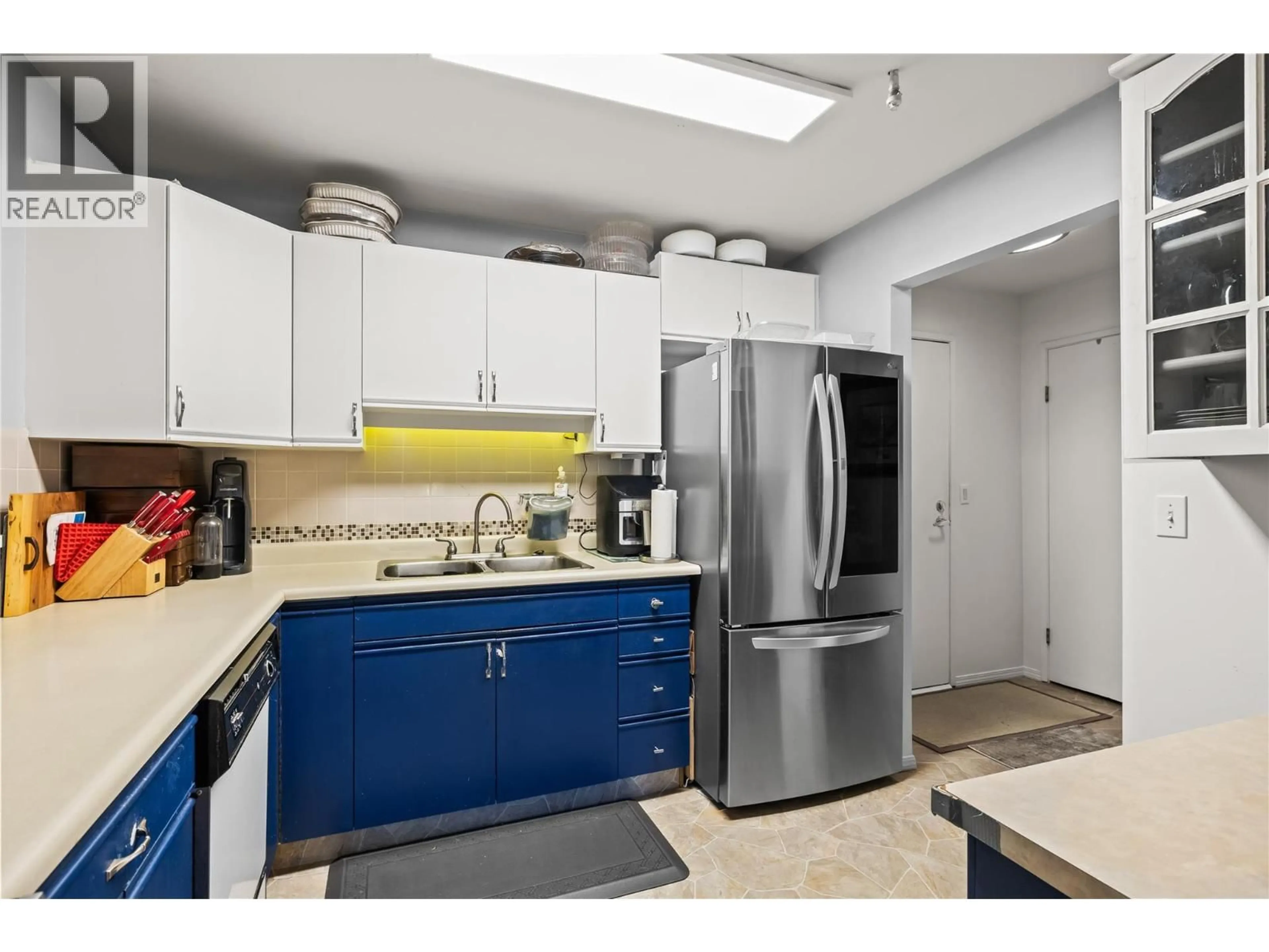Standard kitchen, ceramic/tile floor for 145 - 1045 SUTHERLAND AVENUE, Kelowna British Columbia V1Y5Y1