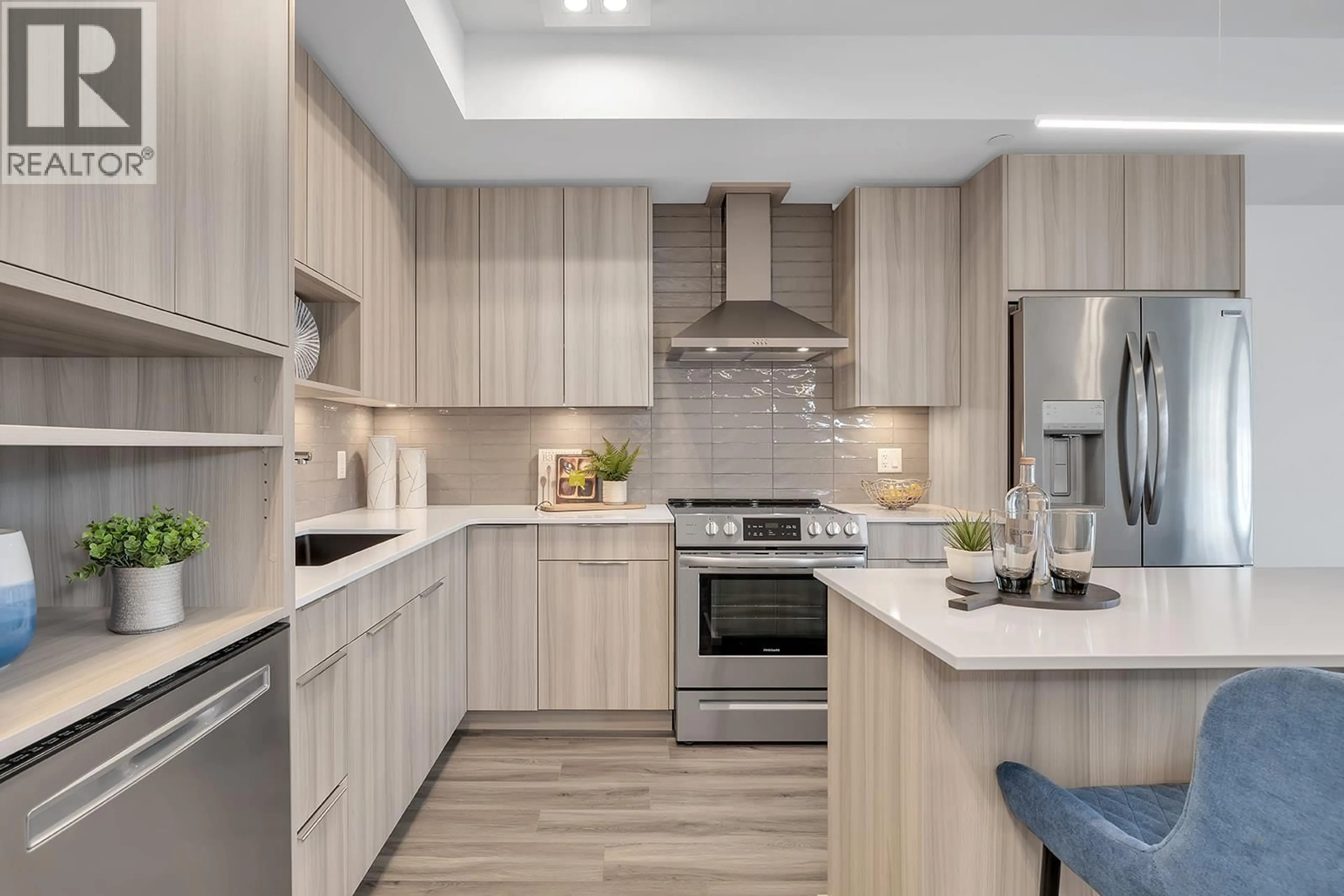 Contemporary kitchen, unknown for 601C - 3642 MISSION SPRINGS DRIVE, Kelowna British Columbia V1W0E1