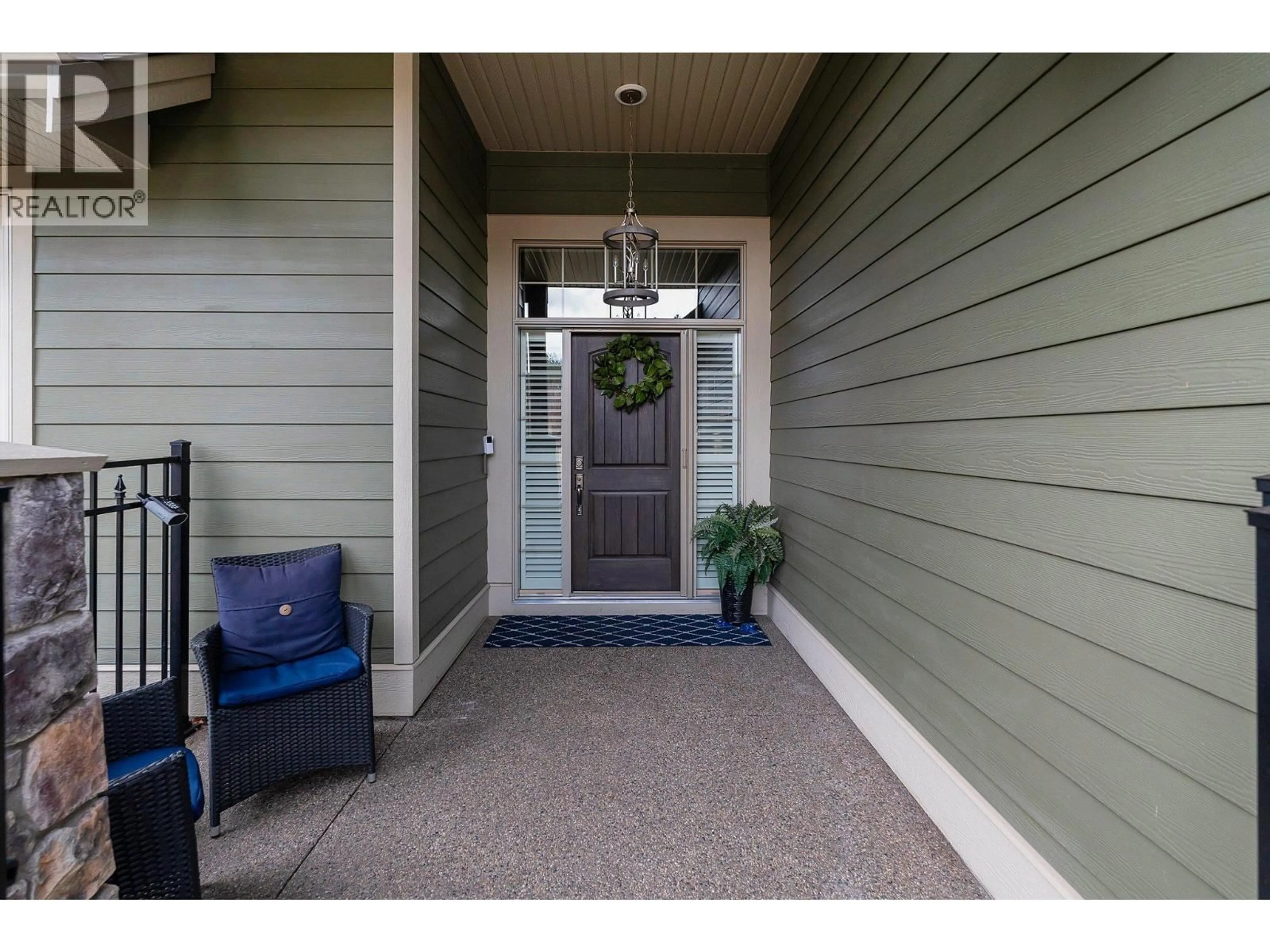 Indoor entryway for 4149 GALLAGHERS FAIRWAY SOUTH, Kelowna British Columbia V1W5G3