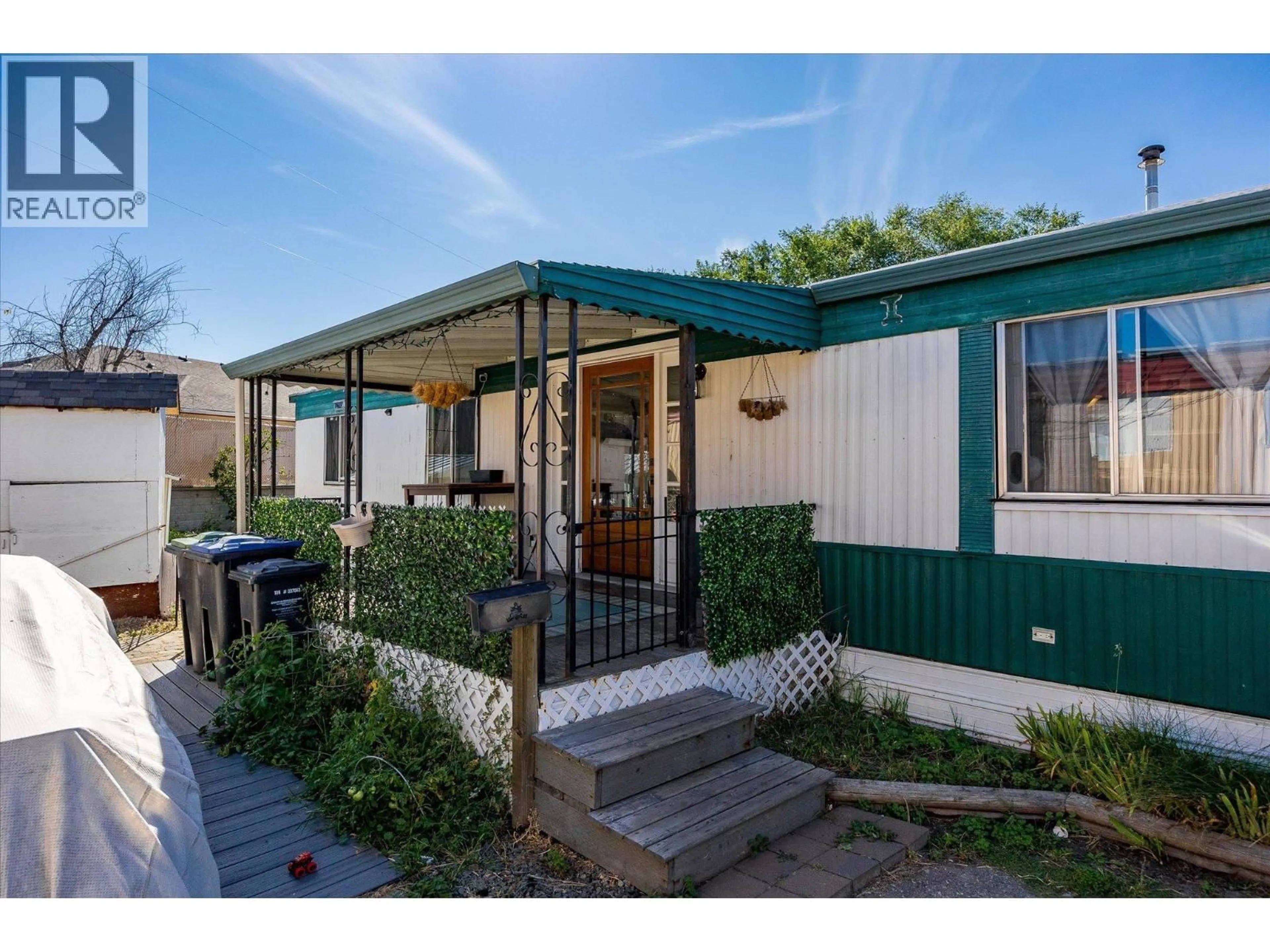 Home with vinyl exterior material, street for 30 - 1925 BARON ROAD, Kelowna British Columbia V1Y7P2