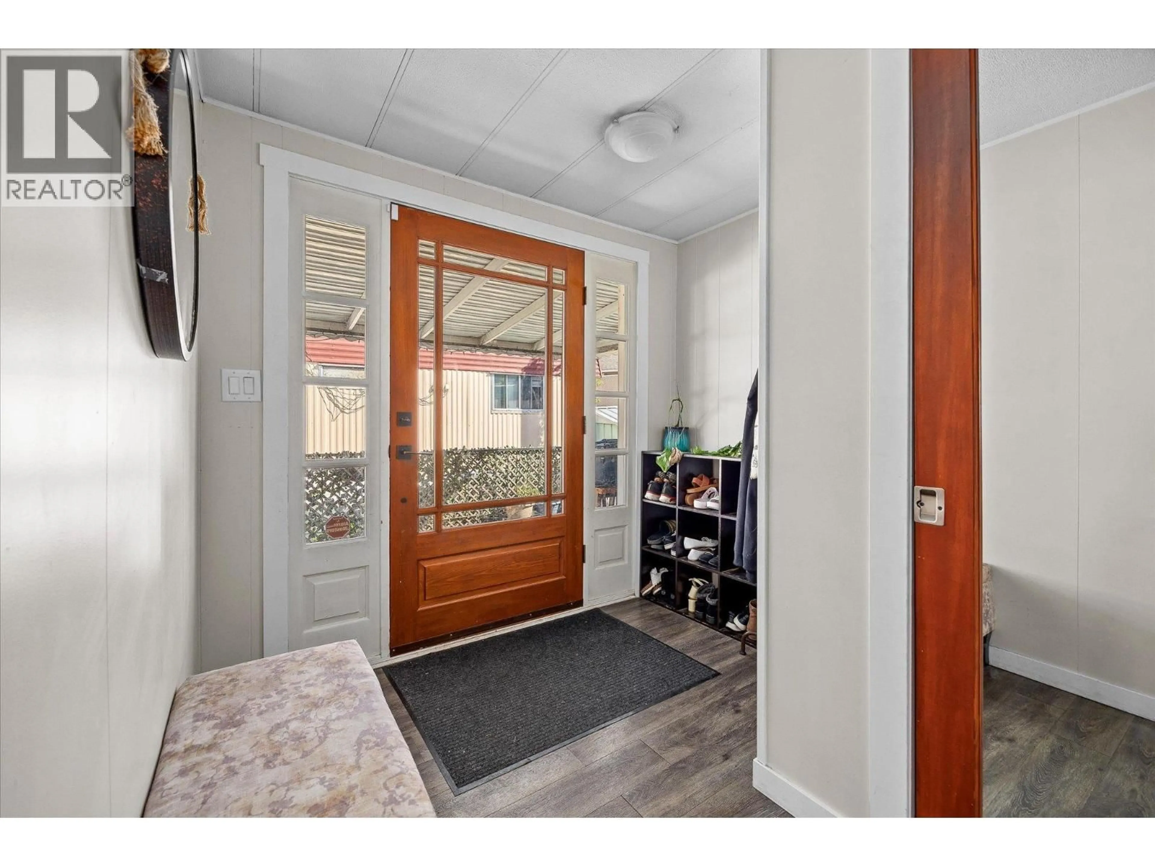 Indoor entryway for 30 - 1925 BARON ROAD, Kelowna British Columbia V1Y7P2