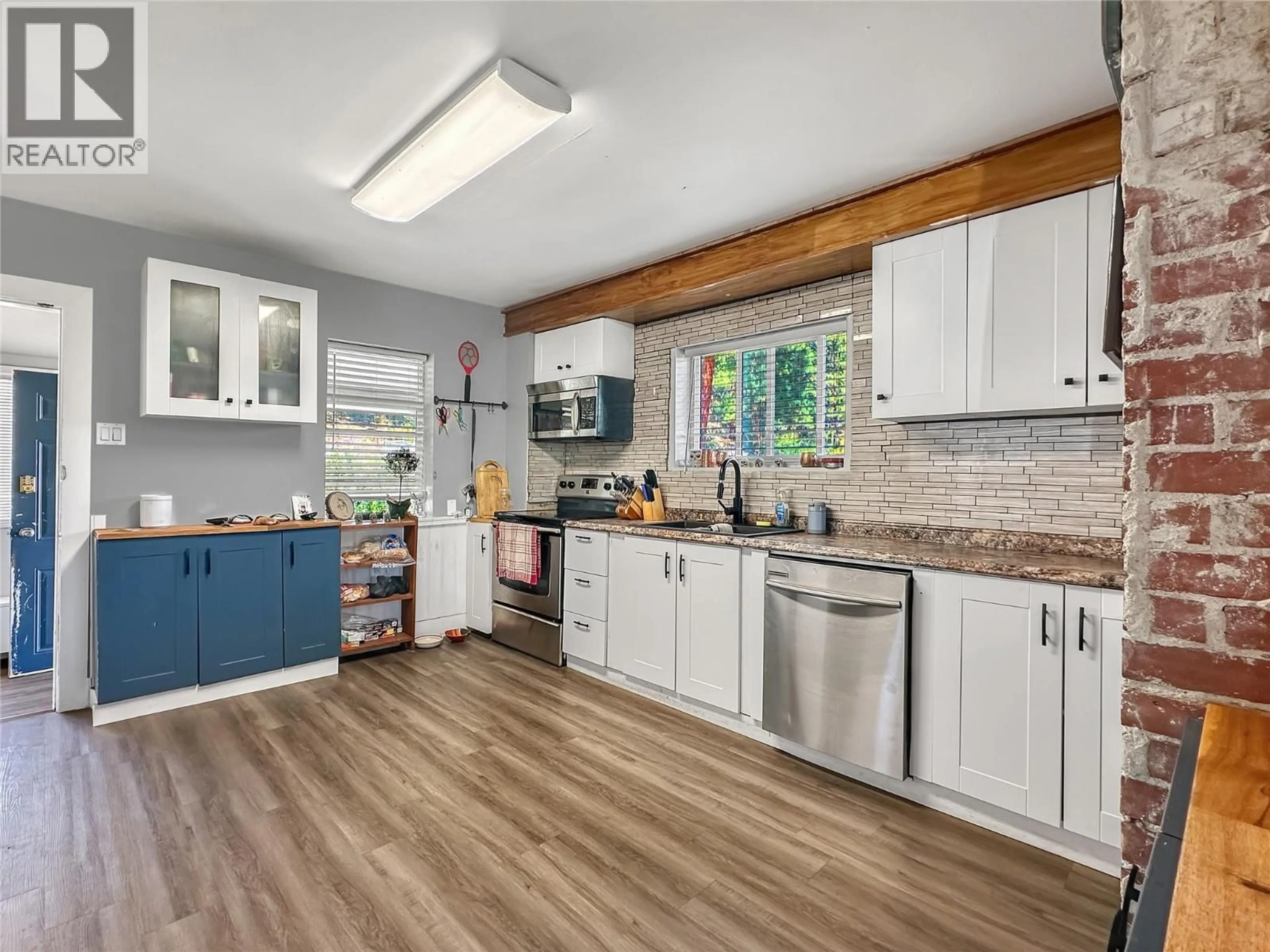Open concept kitchen, unknown for 569 AUBURN CRESCENT, Princeton British Columbia V0X1W0