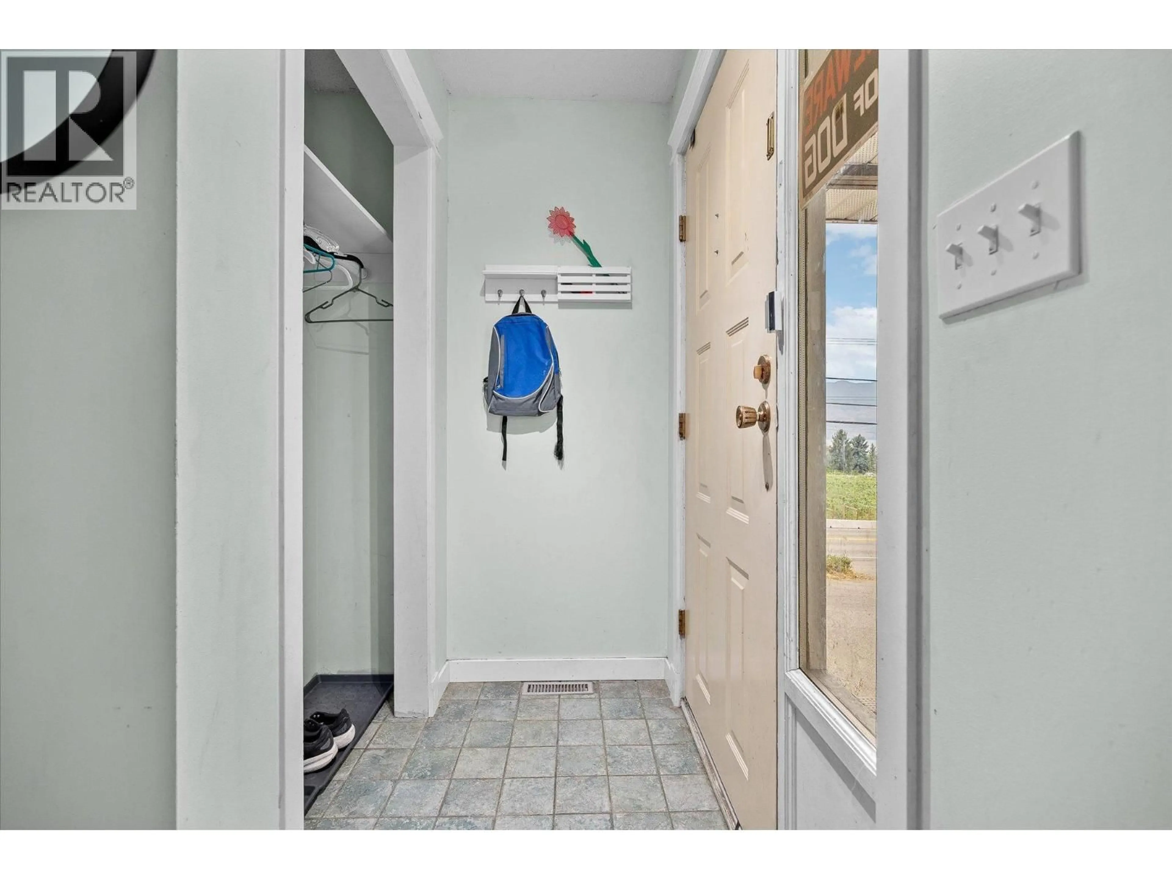 Indoor entryway for 3278 BOUCHERIE ROAD, West Kelowna British Columbia V1Z2H2