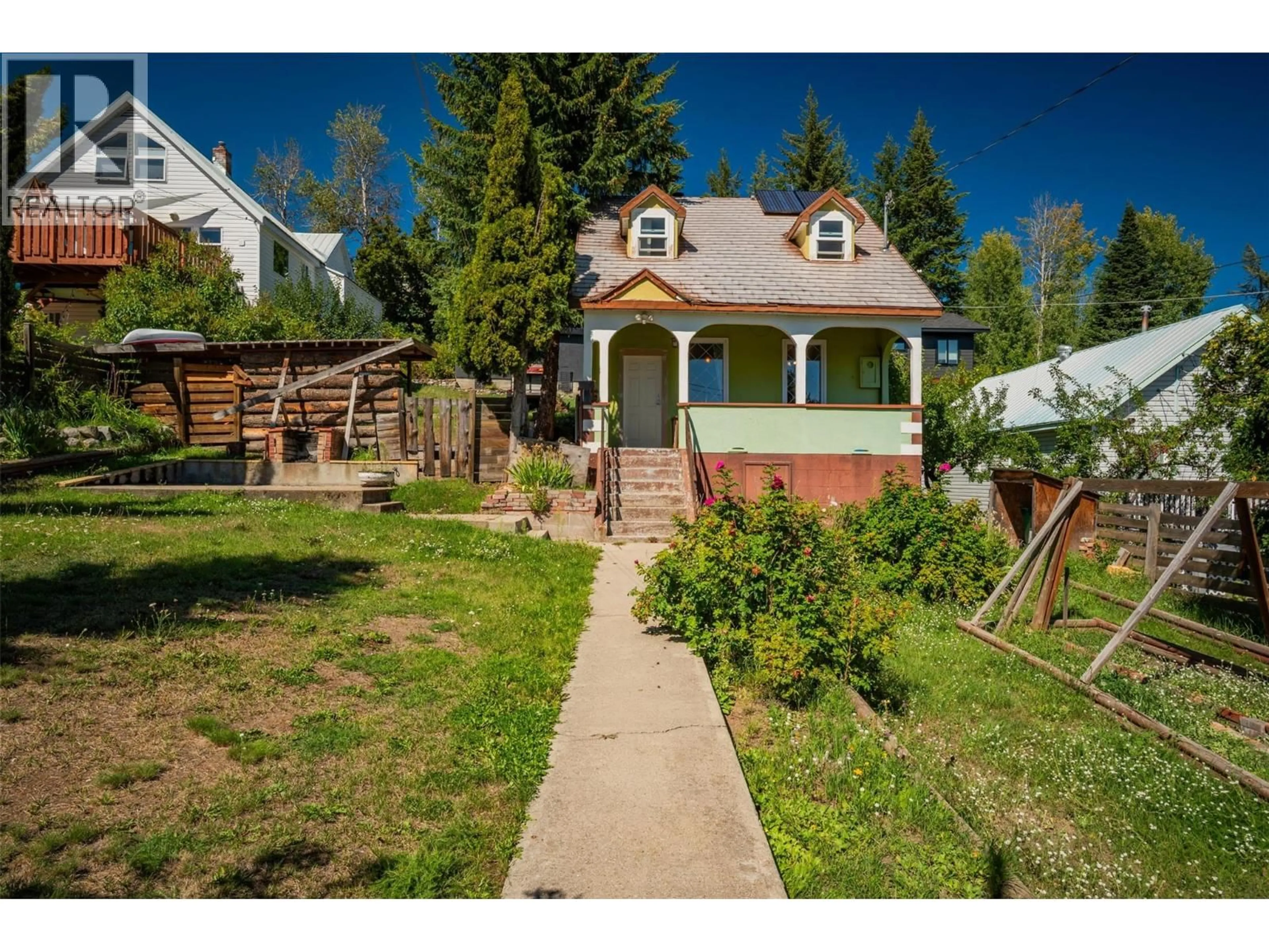 A pic from outside/outdoor area/front of a property/back of a property/a pic from drone, street for 2346 FOURTH AVENUE, Rossland British Columbia V0G1Y0