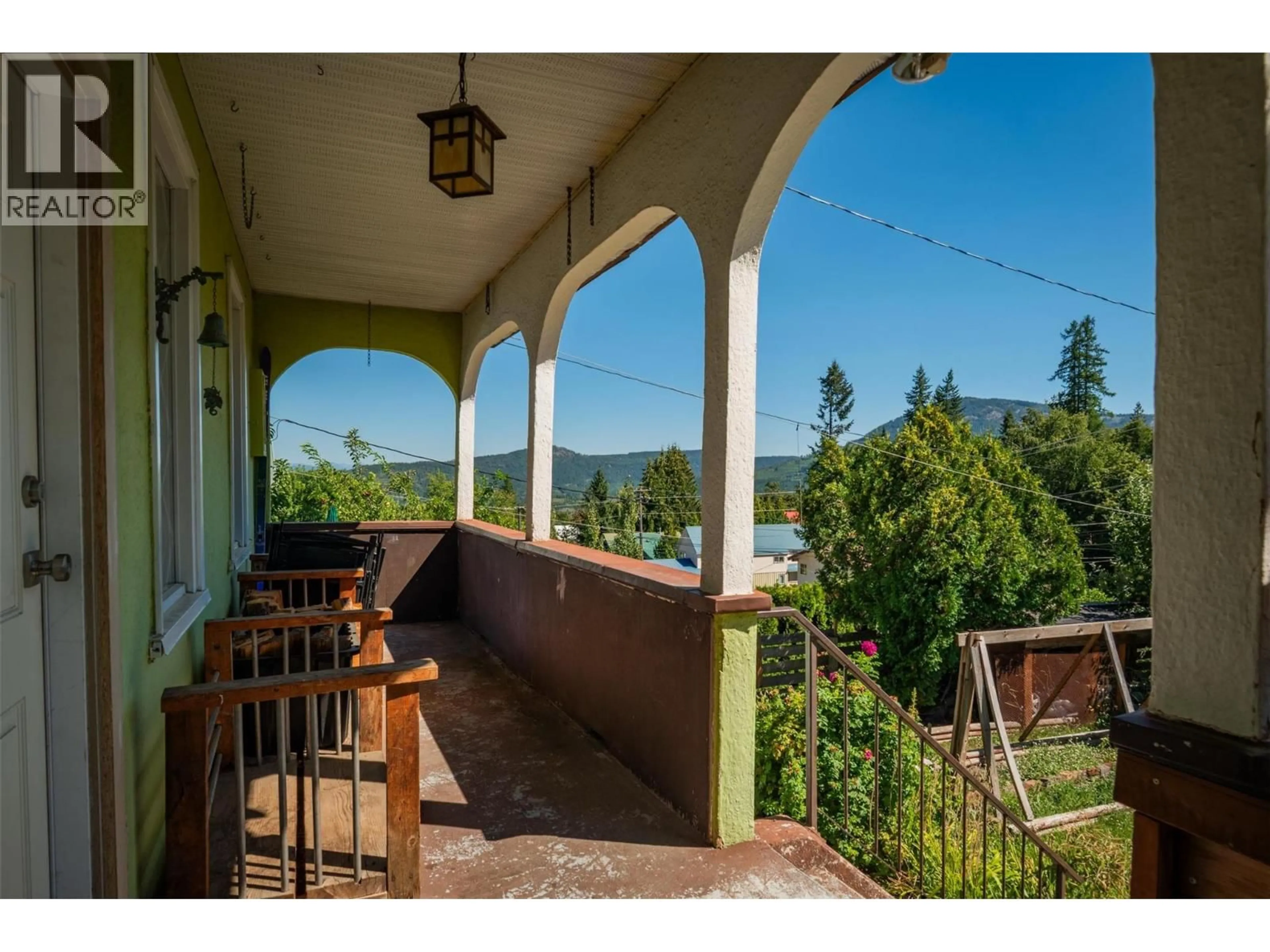 Patio, mountain view for 2346 FOURTH AVENUE, Rossland British Columbia V0G1Y0