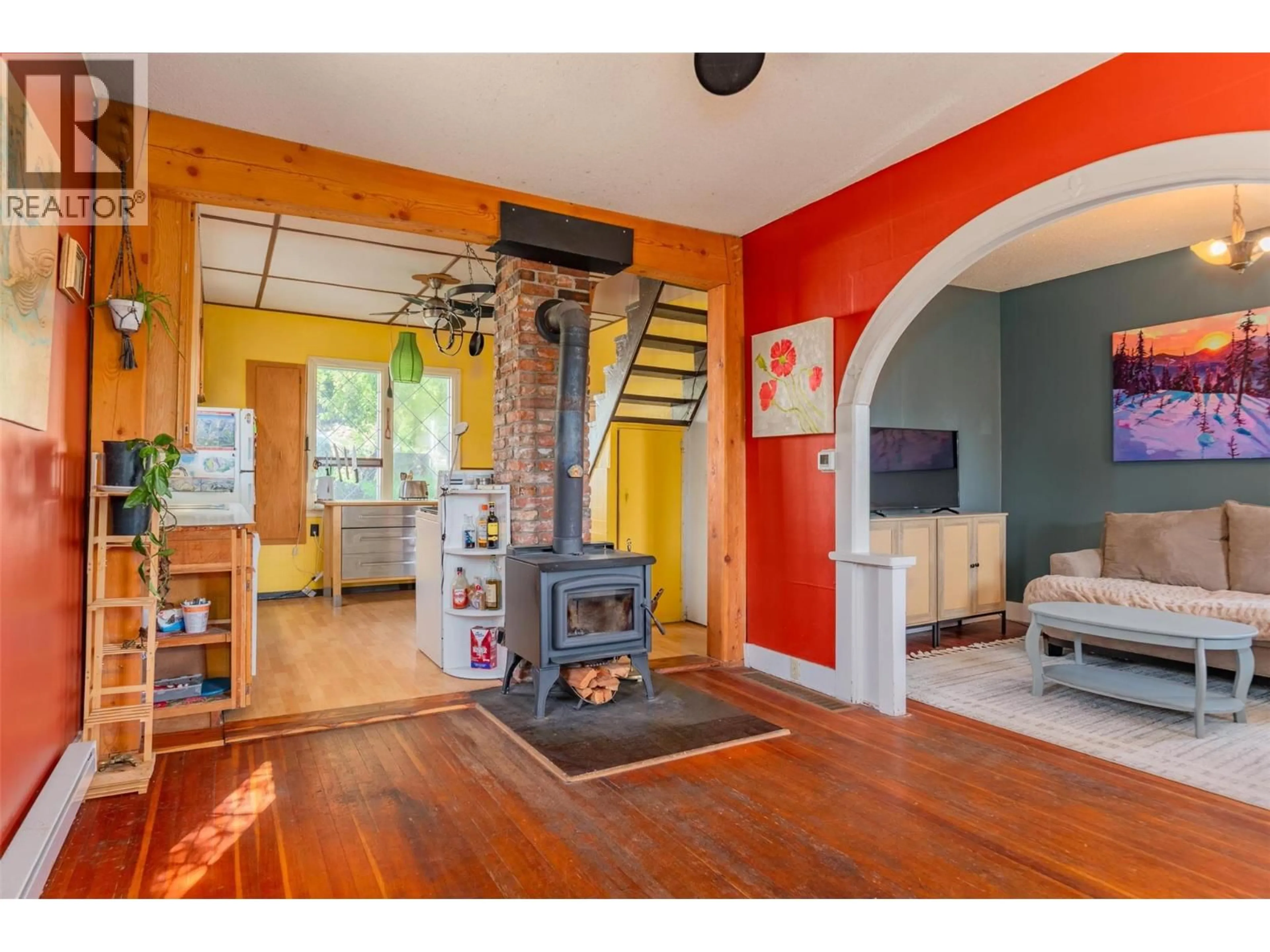 Indoor entryway for 2346 FOURTH AVENUE, Rossland British Columbia V0G1Y0