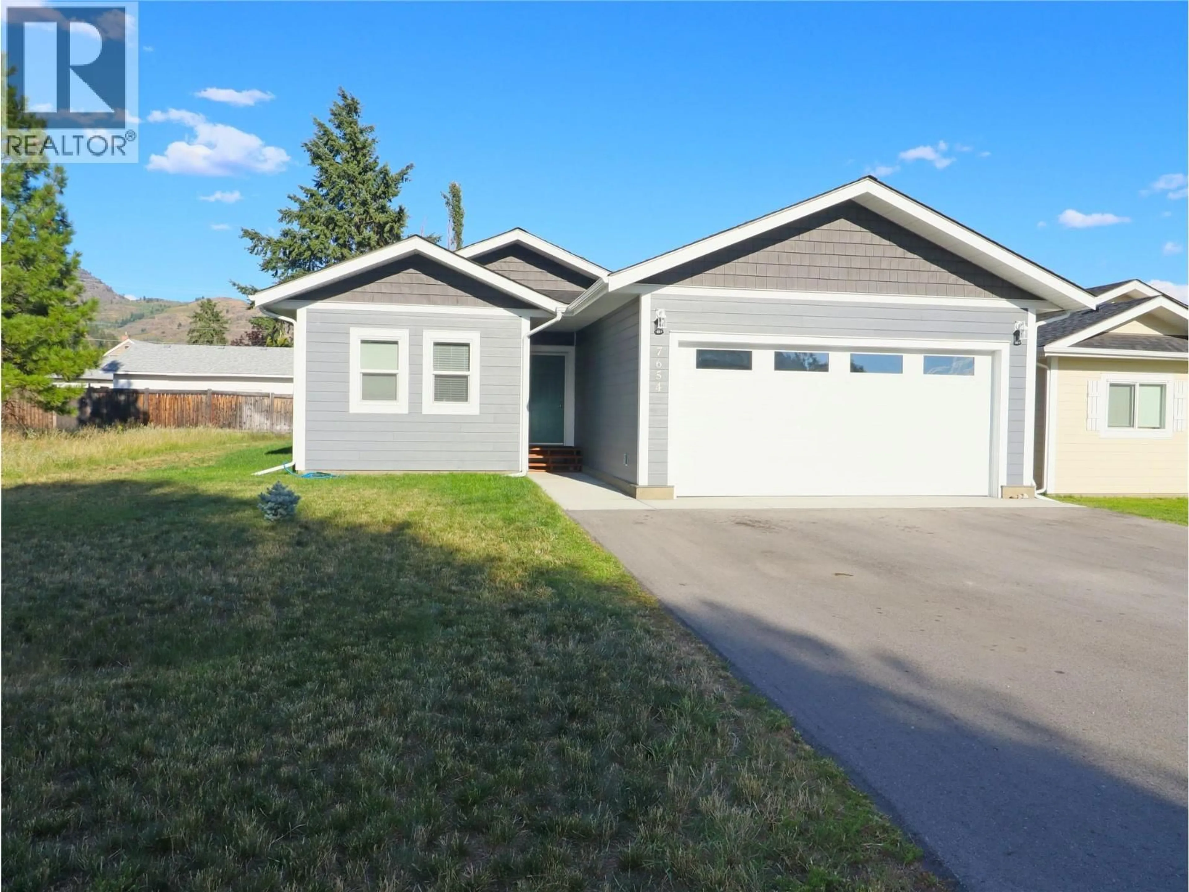 Home with vinyl exterior material, street for 7654 18TH STREET, Grand Forks British Columbia V0H1H2