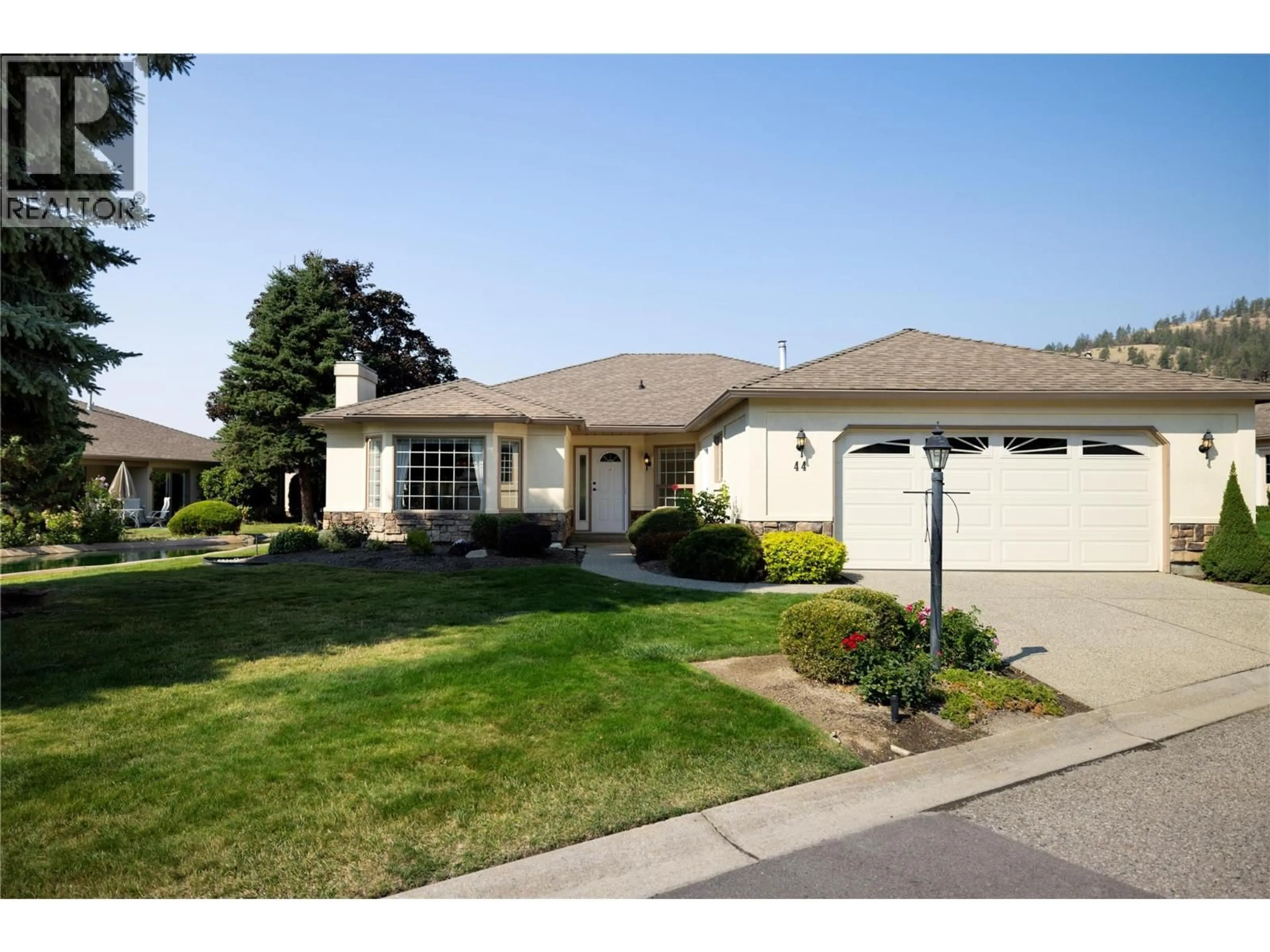 Home with vinyl exterior material, street for 44 - 595 YATES ROAD, Kelowna British Columbia V1V1P8