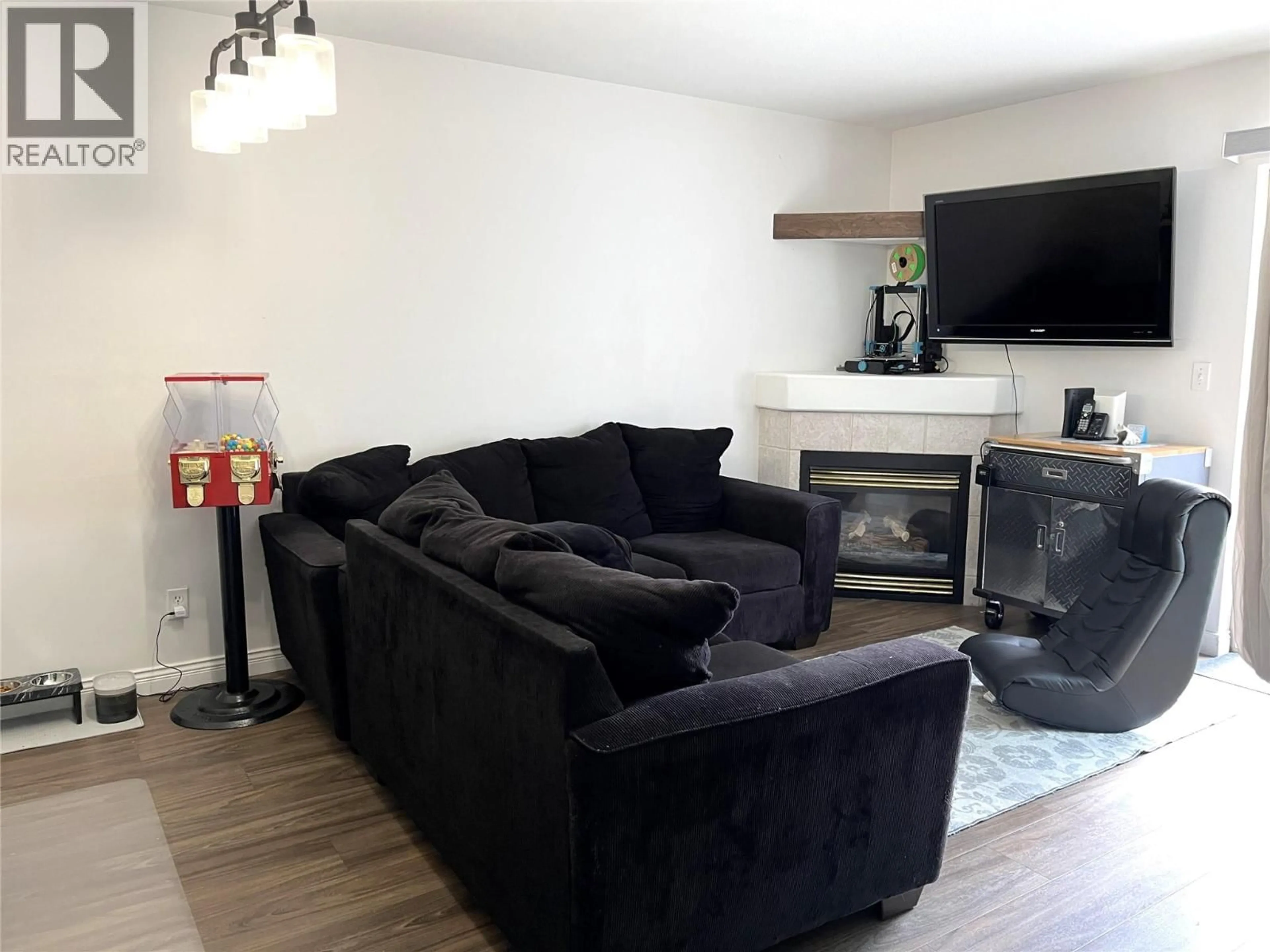 Living room with furniture, wood/laminate floor for 304 - 1607 43 AVENUE, Vernon British Columbia V1T9R9