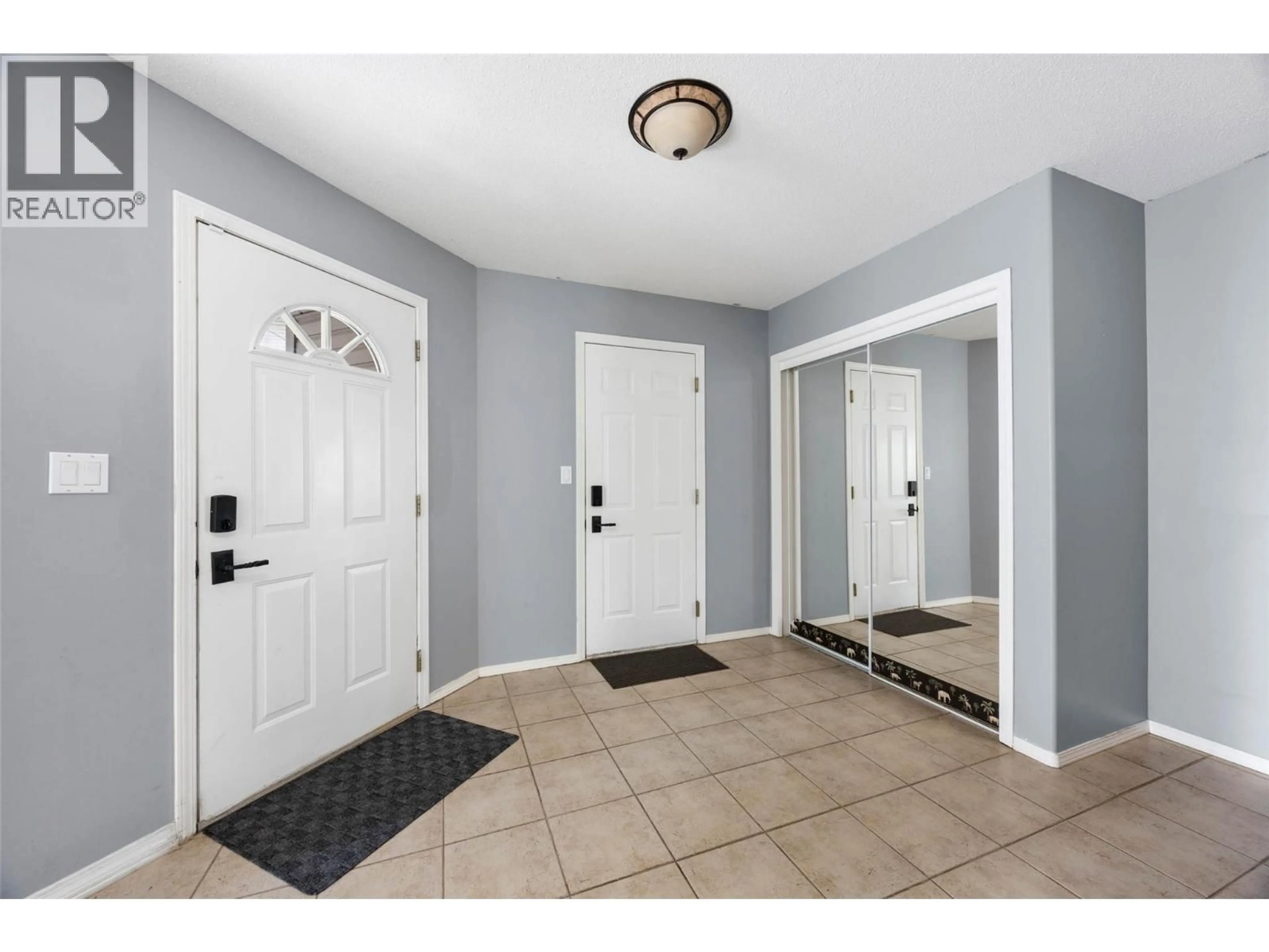 Indoor entryway for 1956 ASH WYND OTHER, Kamloops British Columbia V1S1X5