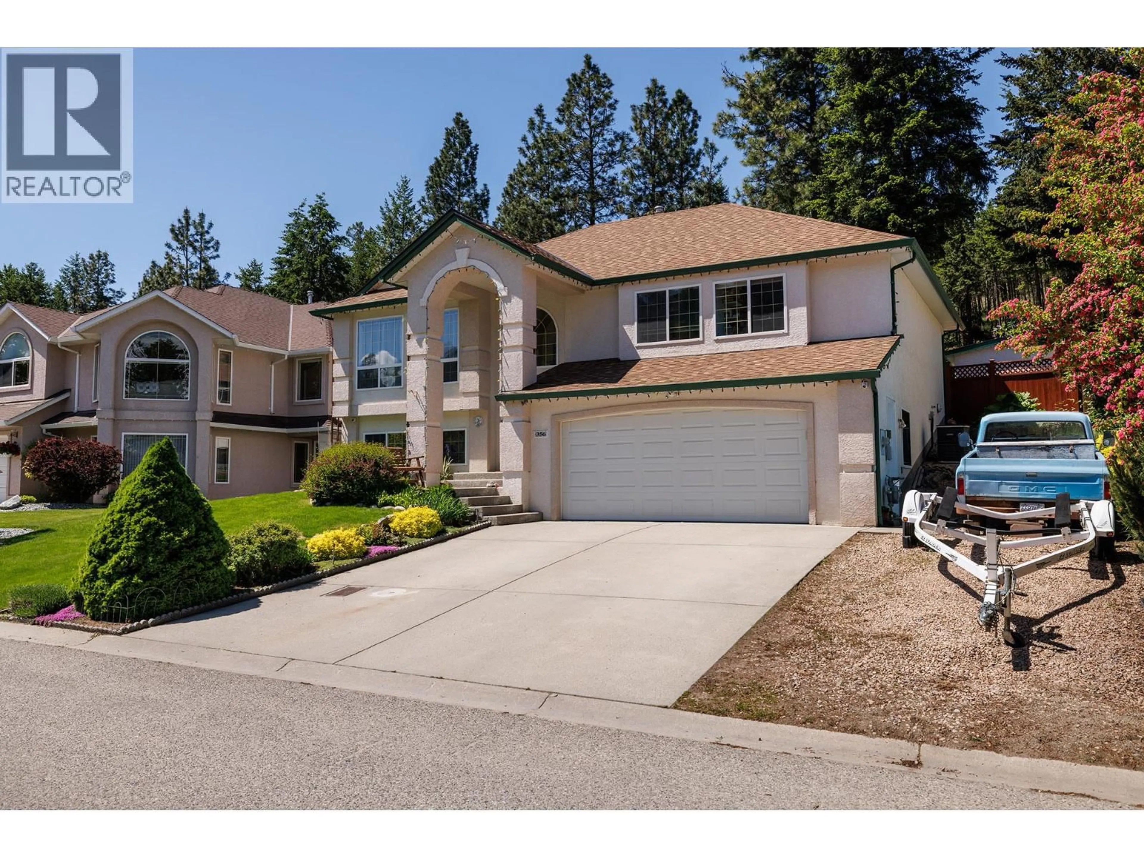 Home with vinyl exterior material, street for 356 WOODPARK CRESCENT, Kelowna British Columbia V1V2L4