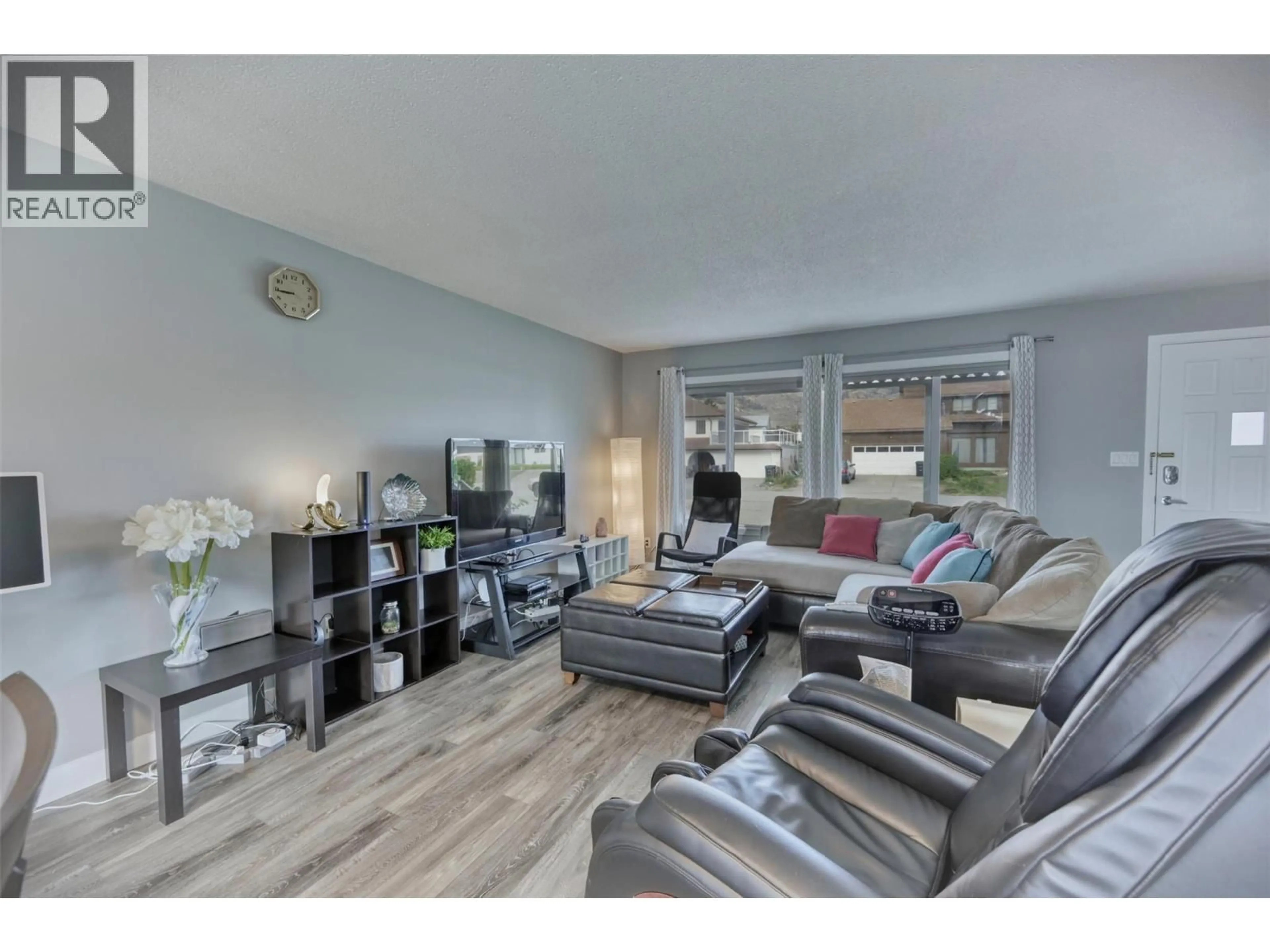 Living room with furniture, wood/laminate floor for 3 KILLDEER PLACE, Osoyoos British Columbia V0H1V5