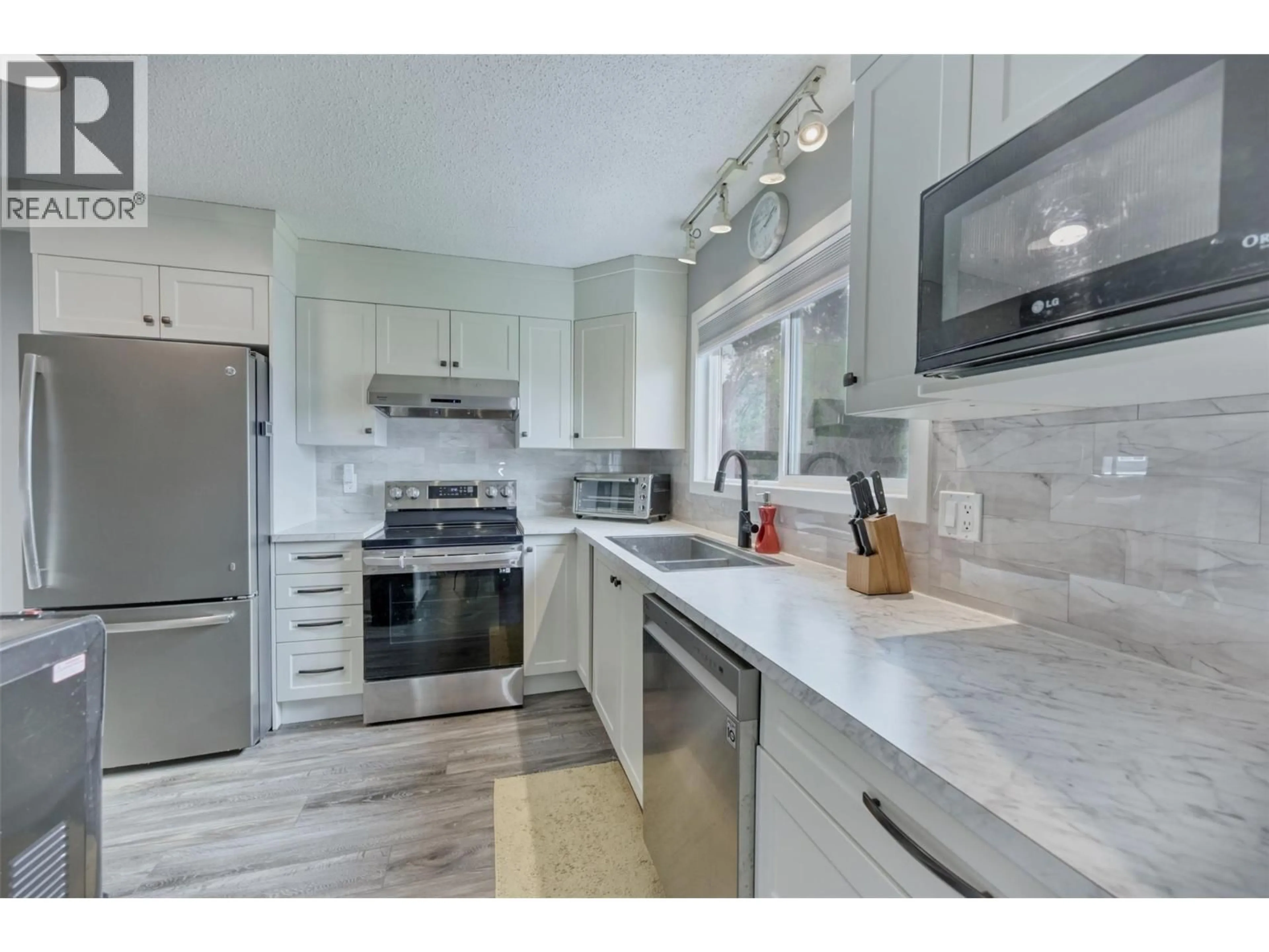 Open concept kitchen, ceramic/tile floor for 3 KILLDEER PLACE, Osoyoos British Columbia V0H1V5