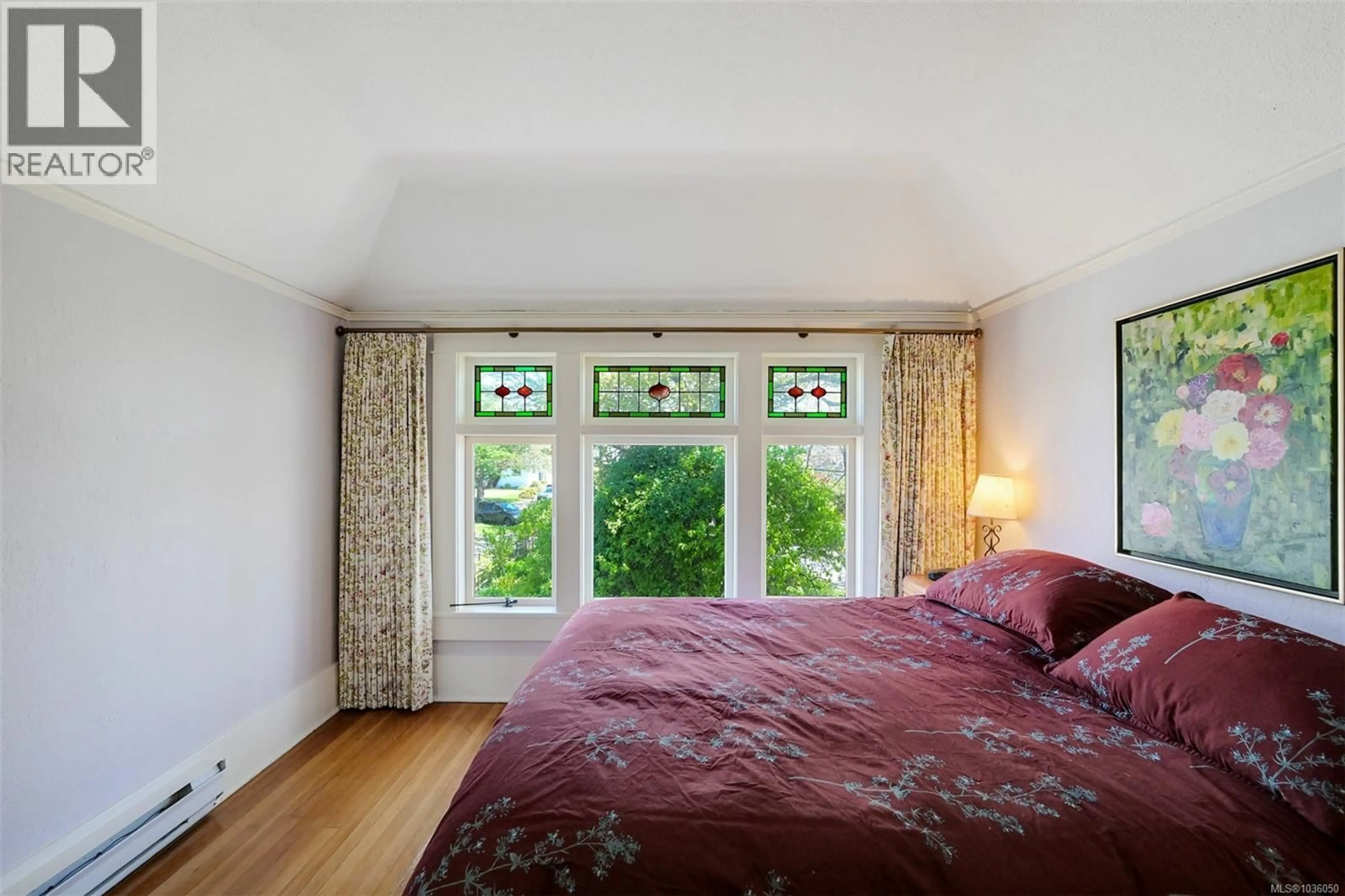 Bedroom with bed, unknown for 1802 HOLLYWOOD CRESCENT, Victoria British Columbia V8S1J5