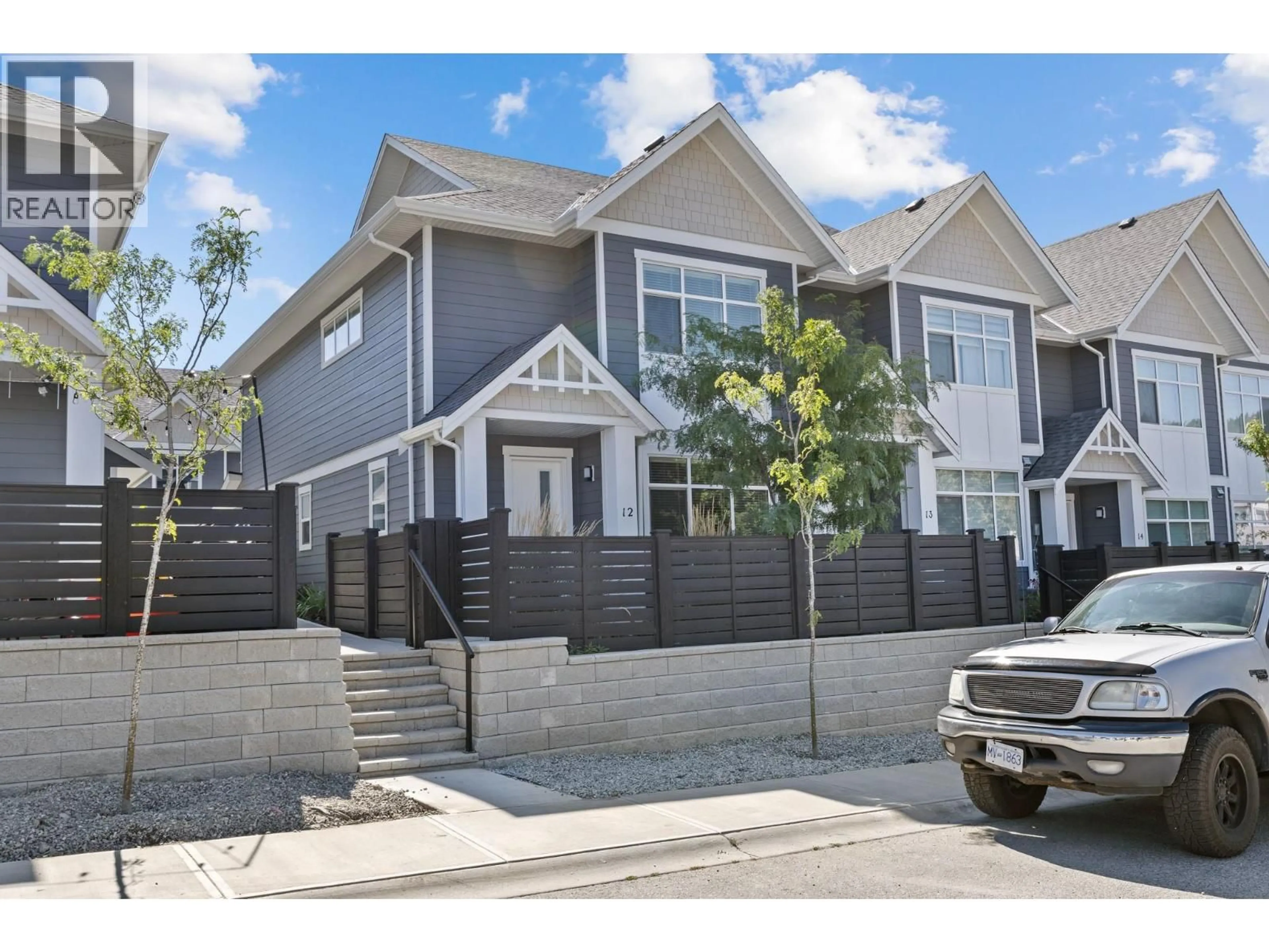 Home with vinyl exterior material, street for 12 - 115 WYNDHAM CRESCENT, Kelowna British Columbia V1V1Z2