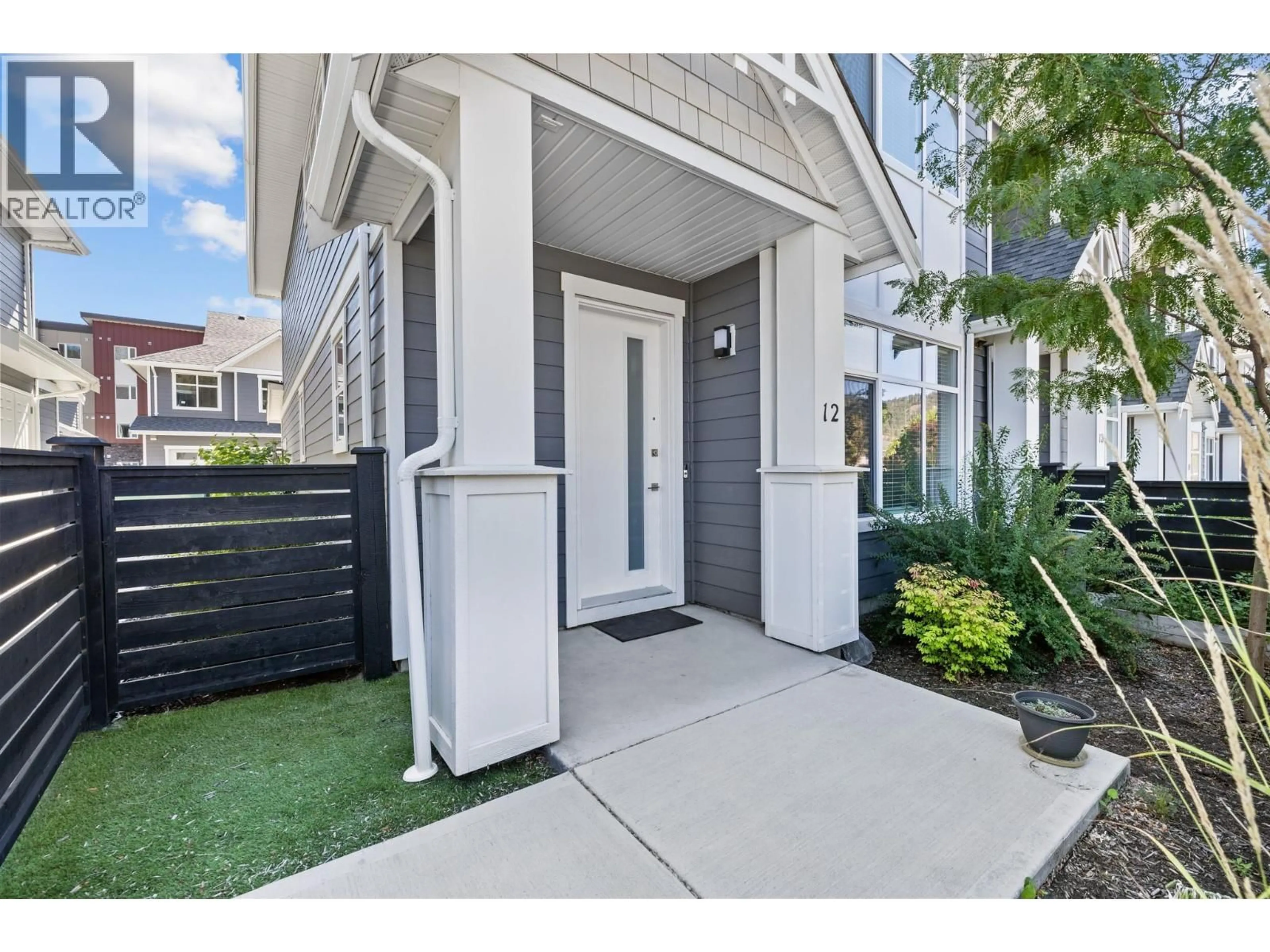 Indoor entryway for 12 - 115 WYNDHAM CRESCENT, Kelowna British Columbia V1V1Z2
