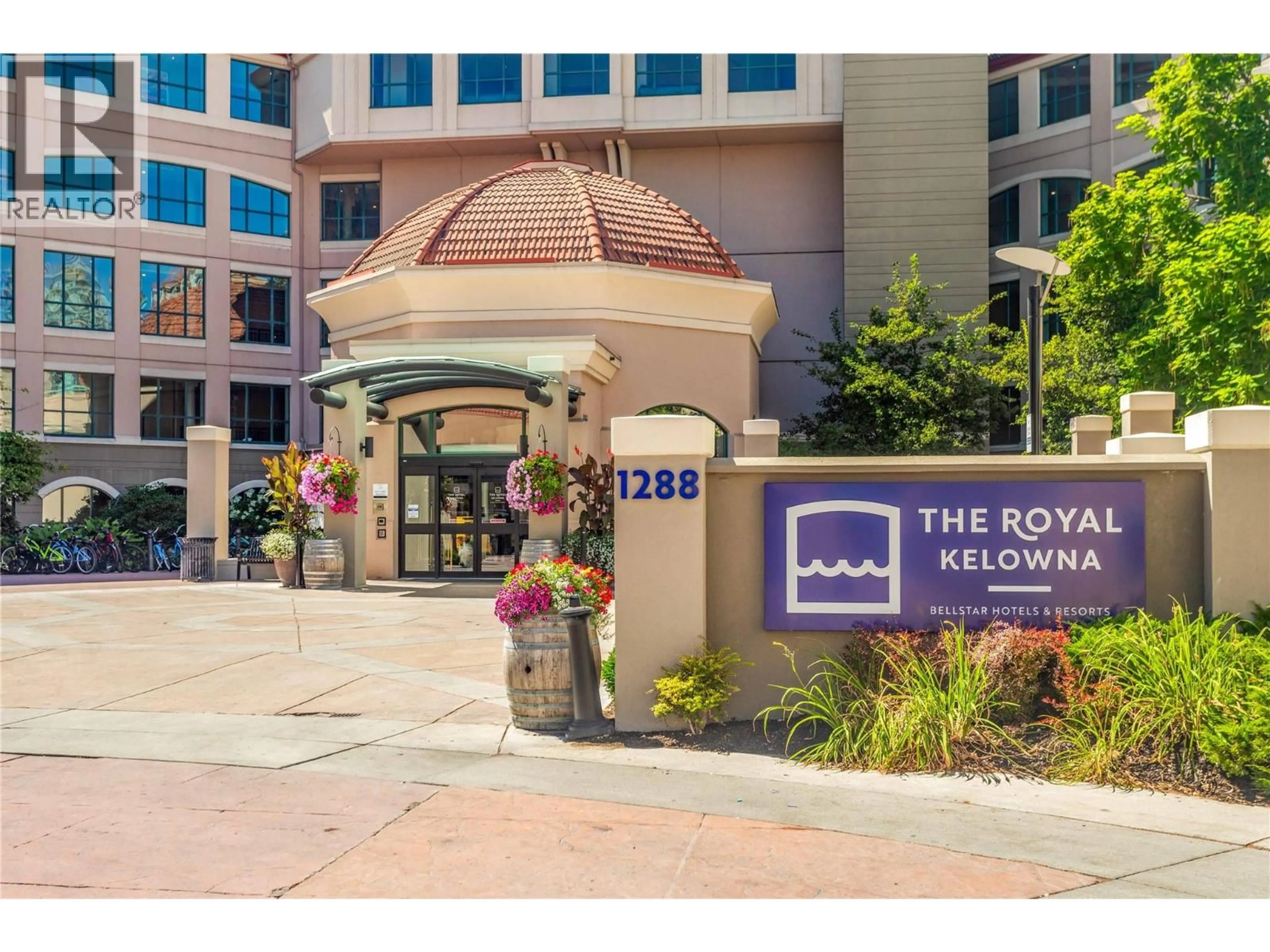 Indoor foyer for 351 - 1288 WATER STREET, Kelowna British Columbia V1Y9P4