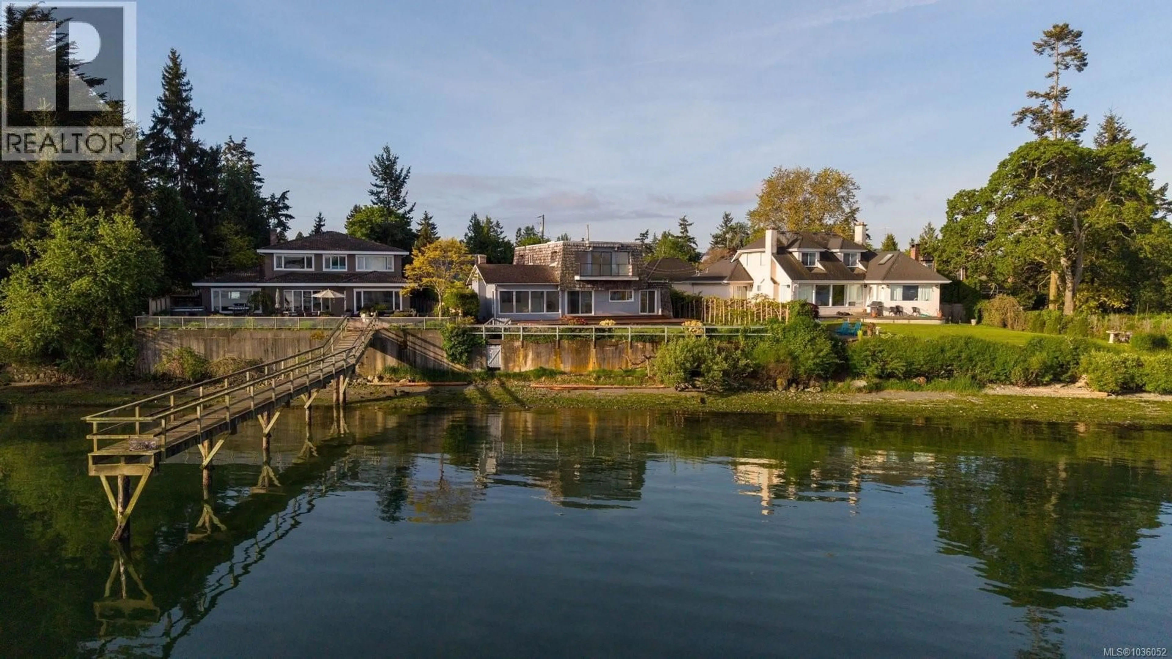 Blurry image for 2444 WHIDBY LANE, Sidney British Columbia V8L2K3