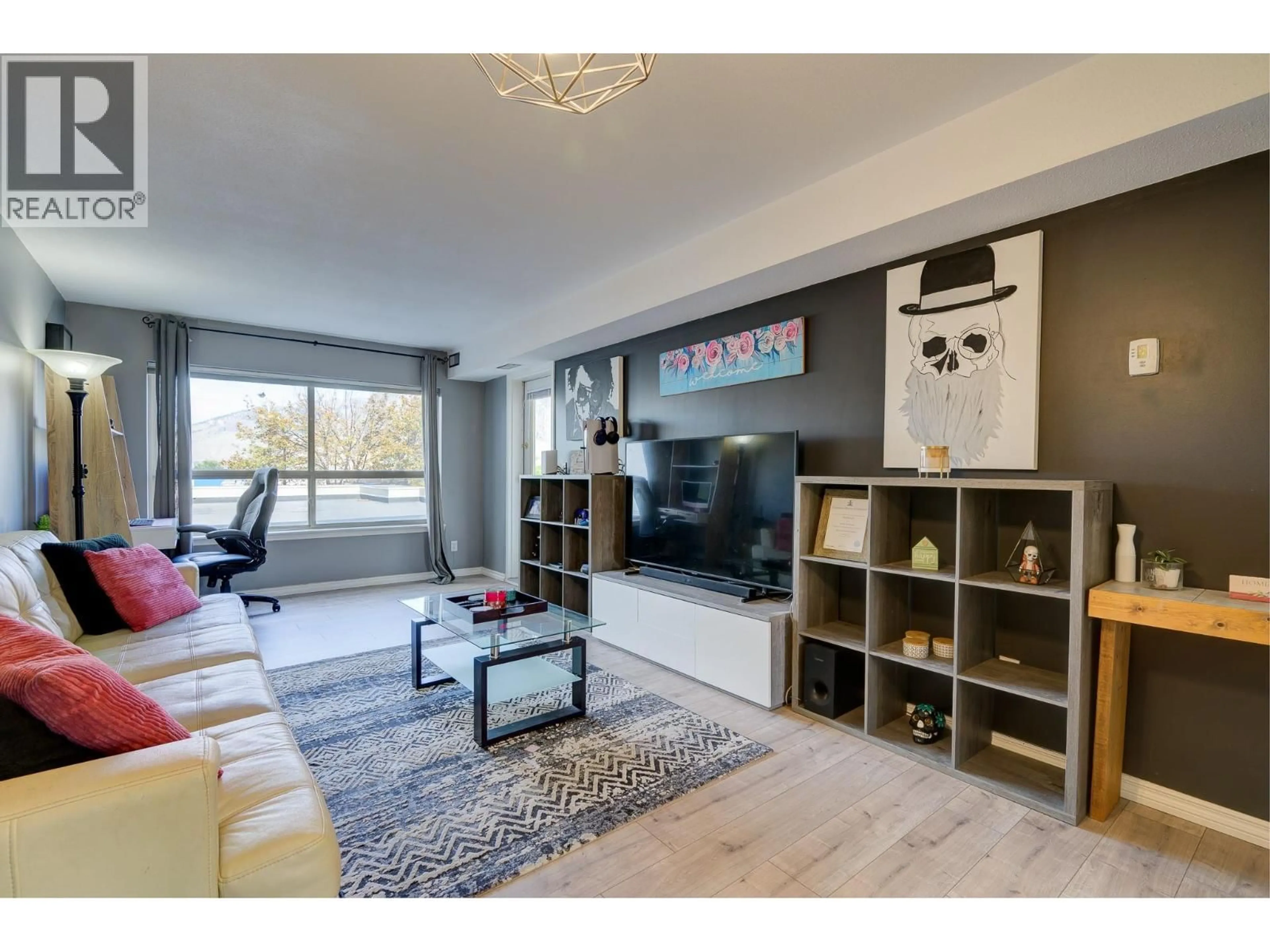 Living room with furniture, wood/laminate floor for 208 - 629 LANSDOWNE STREET, Kamloops British Columbia V2C1Y6