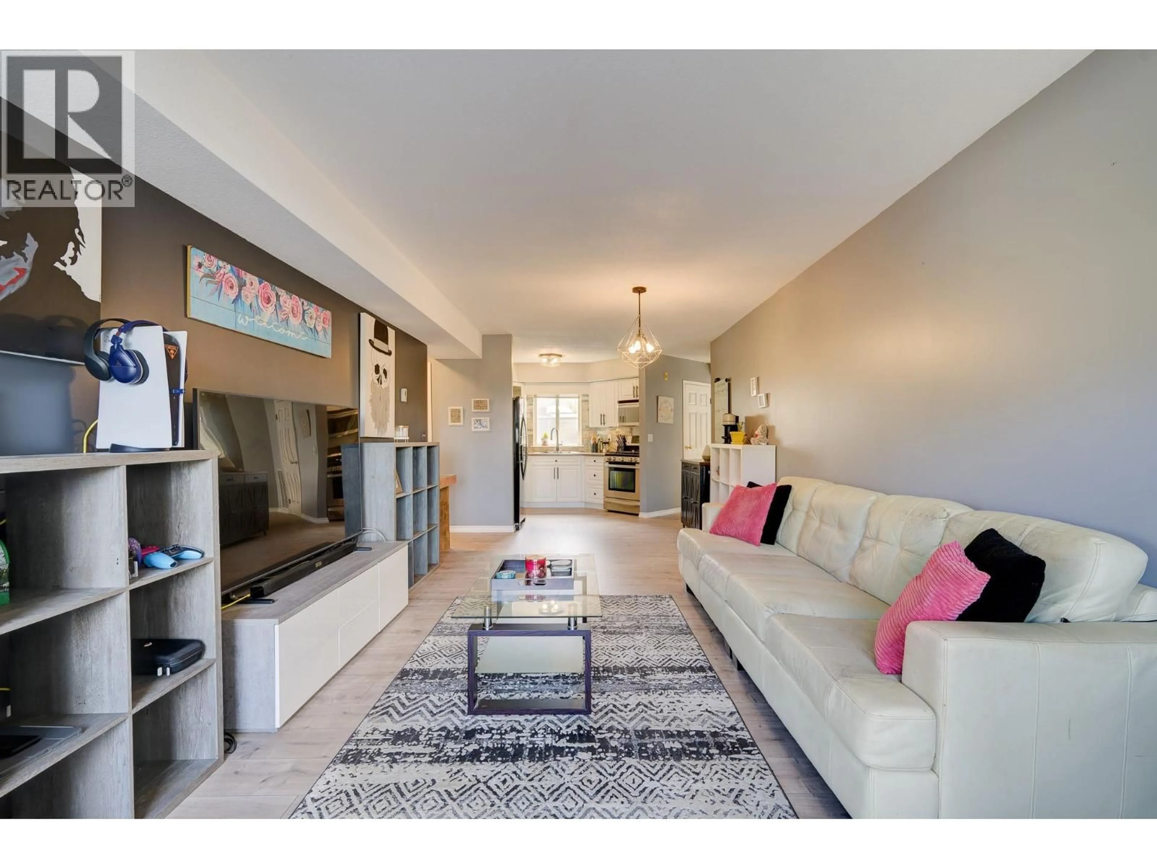 Living room with furniture, unknown for 208 - 629 LANSDOWNE STREET, Kamloops British Columbia V2C1Y6