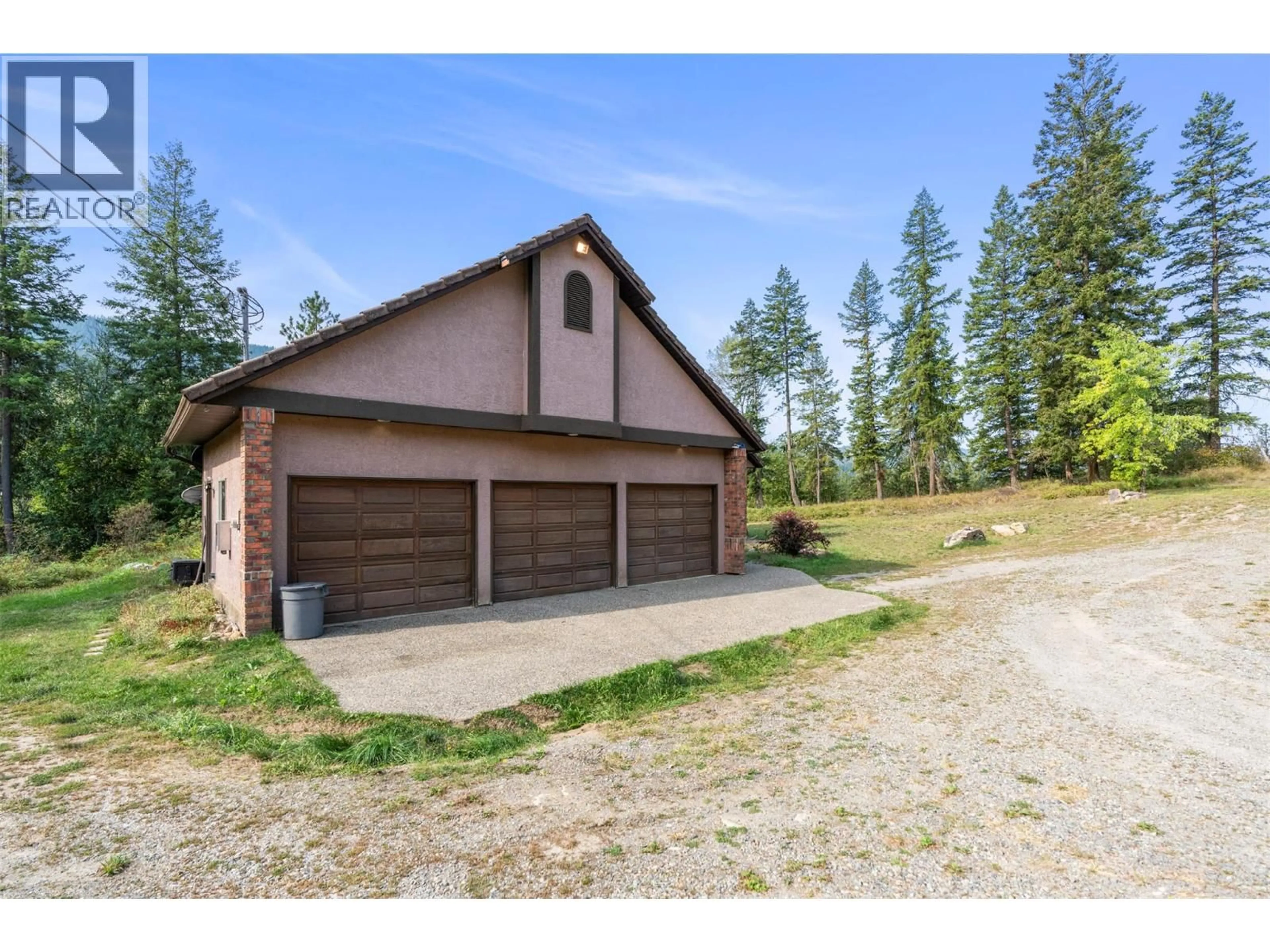 Indoor garage for 995 SHUSWAP RIVER DRIVE, Lumby British Columbia V0E2G6