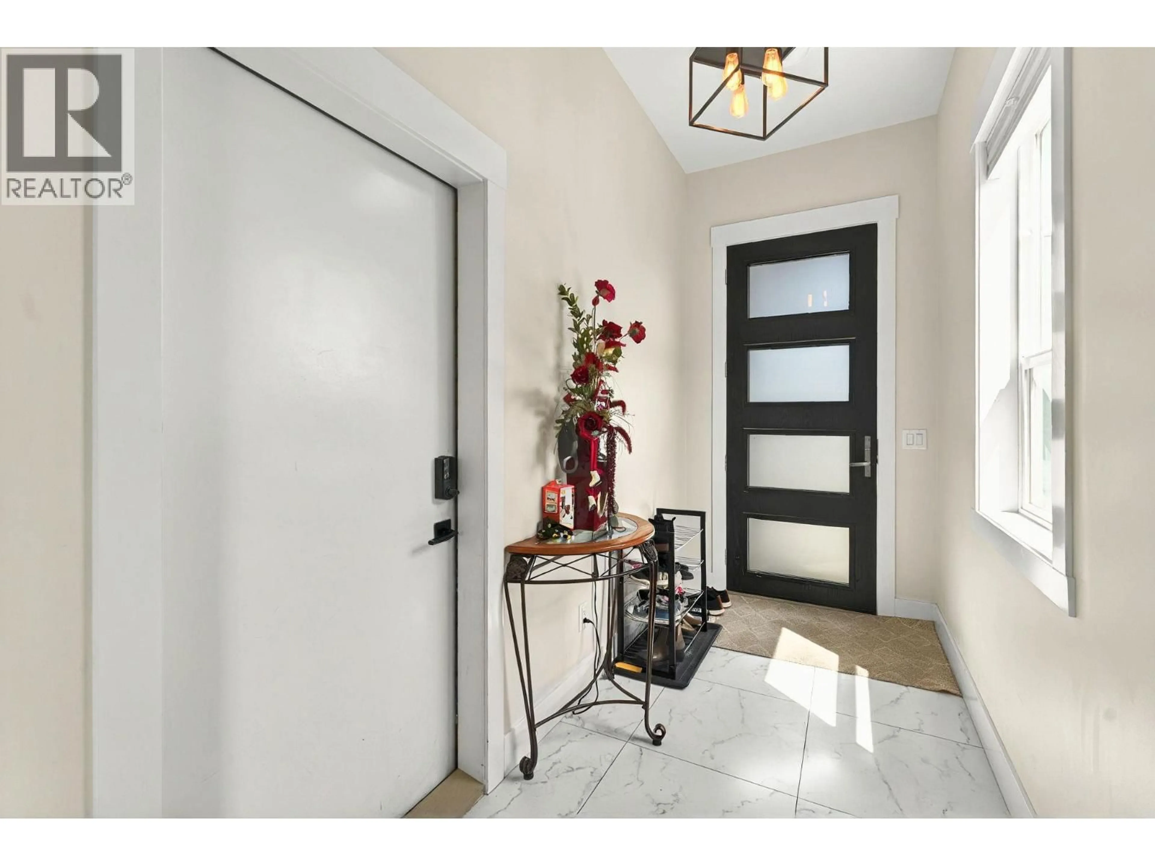 Indoor entryway for 136 SUMMERHILL PLACE, Kelowna British Columbia V1V1T6