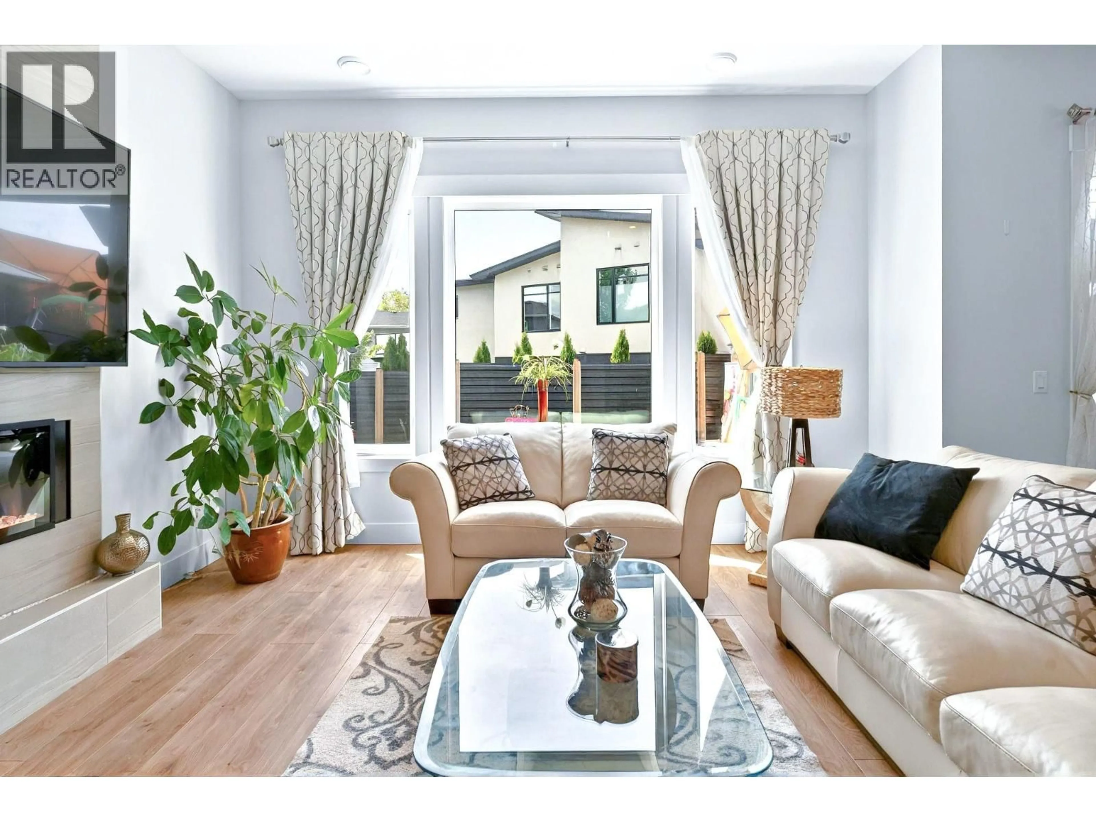 Living room with furniture, wood/laminate floor for 136 SUMMERHILL PLACE, Kelowna British Columbia V1V1T6