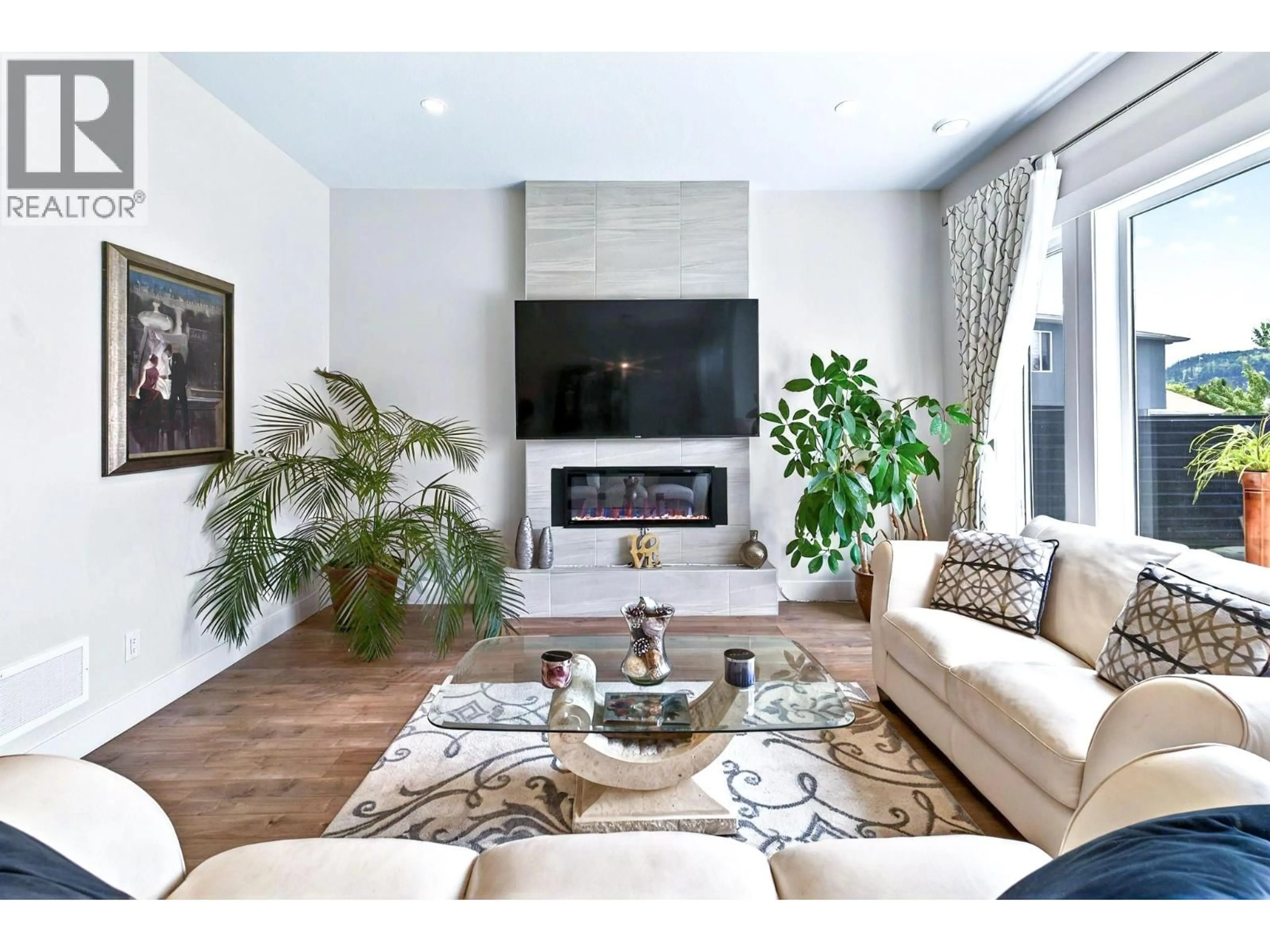 Living room with furniture, unknown for 136 SUMMERHILL PLACE, Kelowna British Columbia V1V1T6