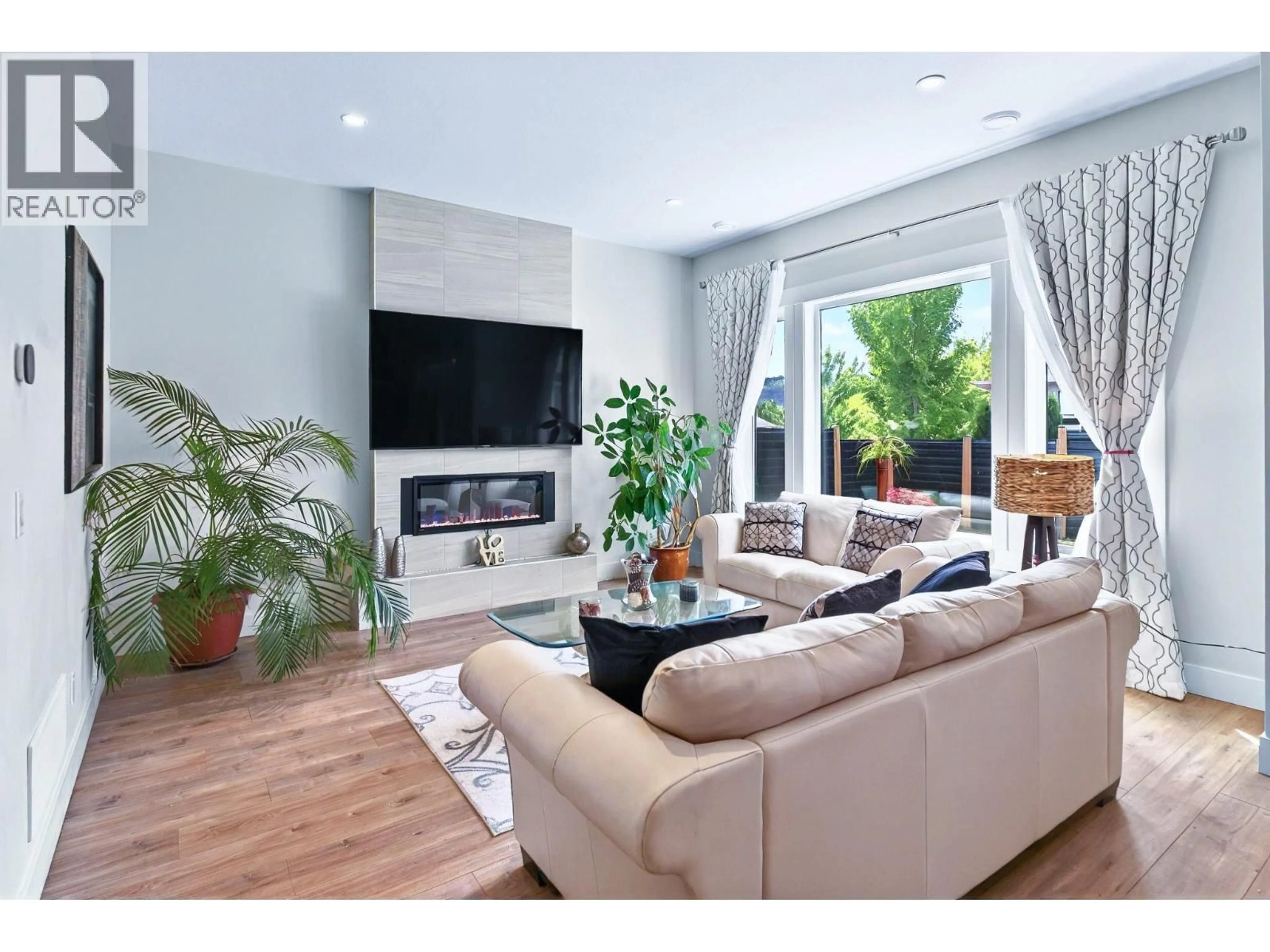 Living room with furniture, unknown for 136 SUMMERHILL PLACE, Kelowna British Columbia V1V1T6