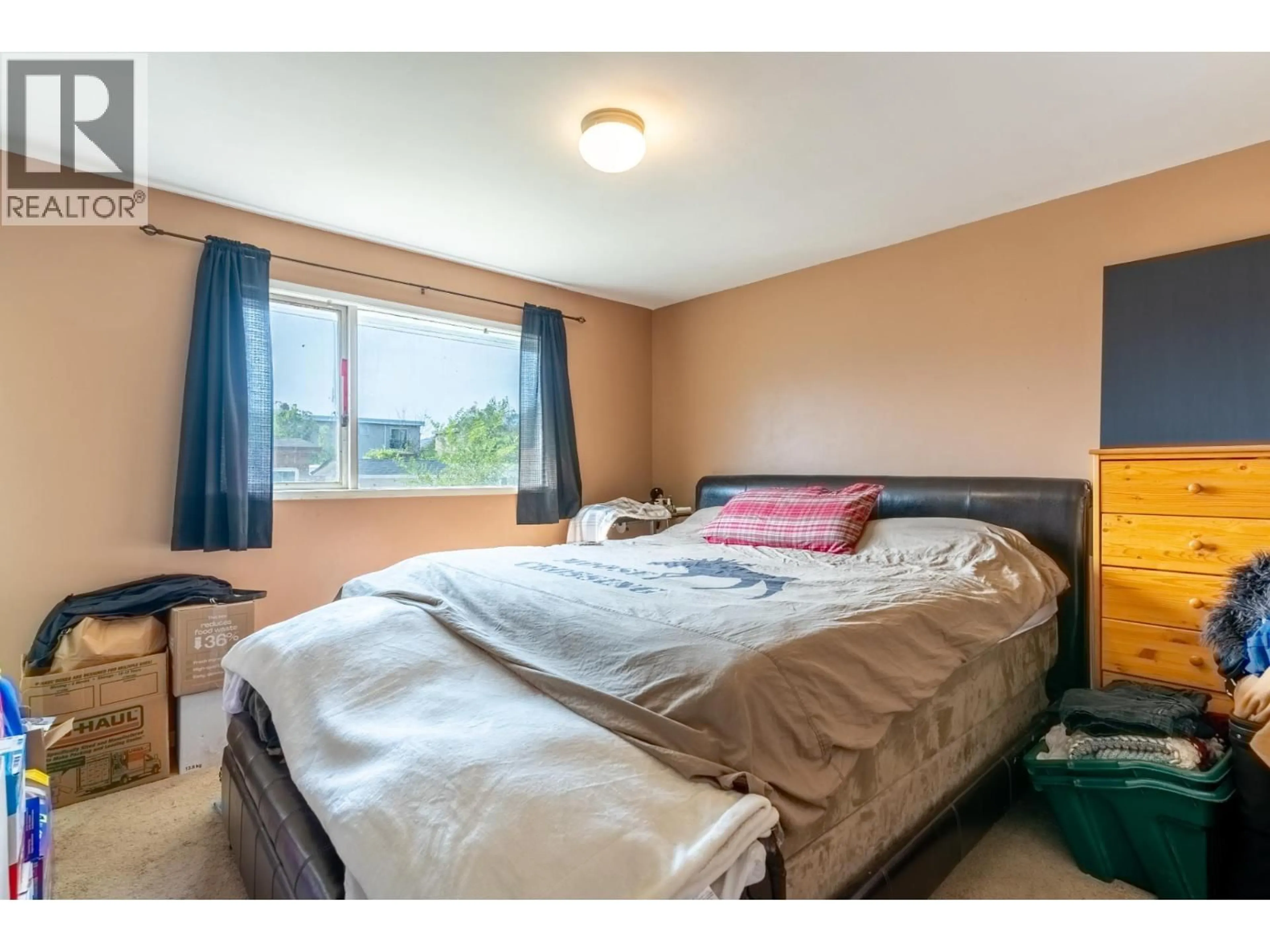 Bedroom with bed, wood/laminate floor for 923 12TH STREET, Kamloops British Columbia V2B3C3