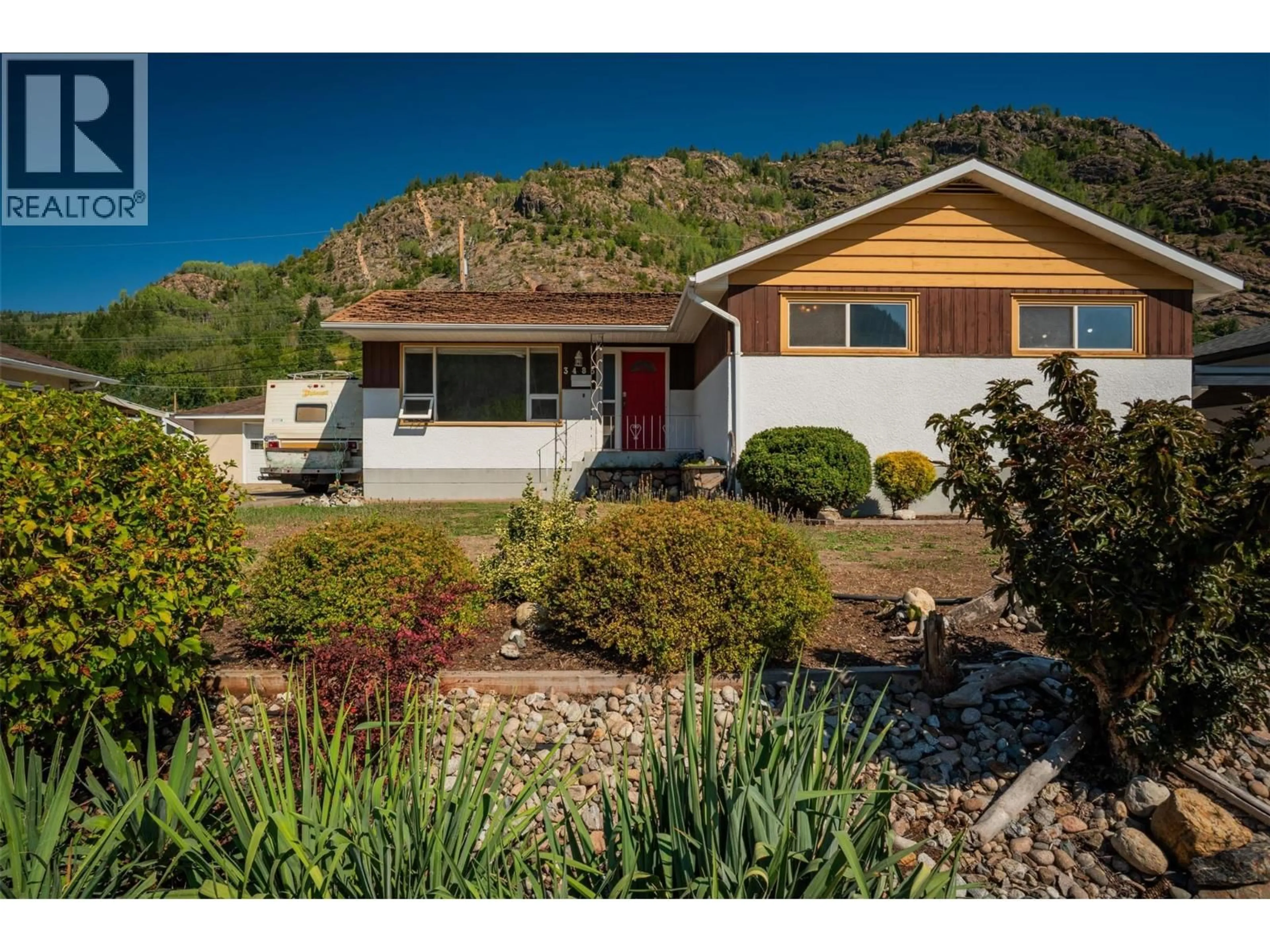 Home with vinyl exterior material, unknown for 3485 MARIGOLD DRIVE, Trail British Columbia V1R2X7