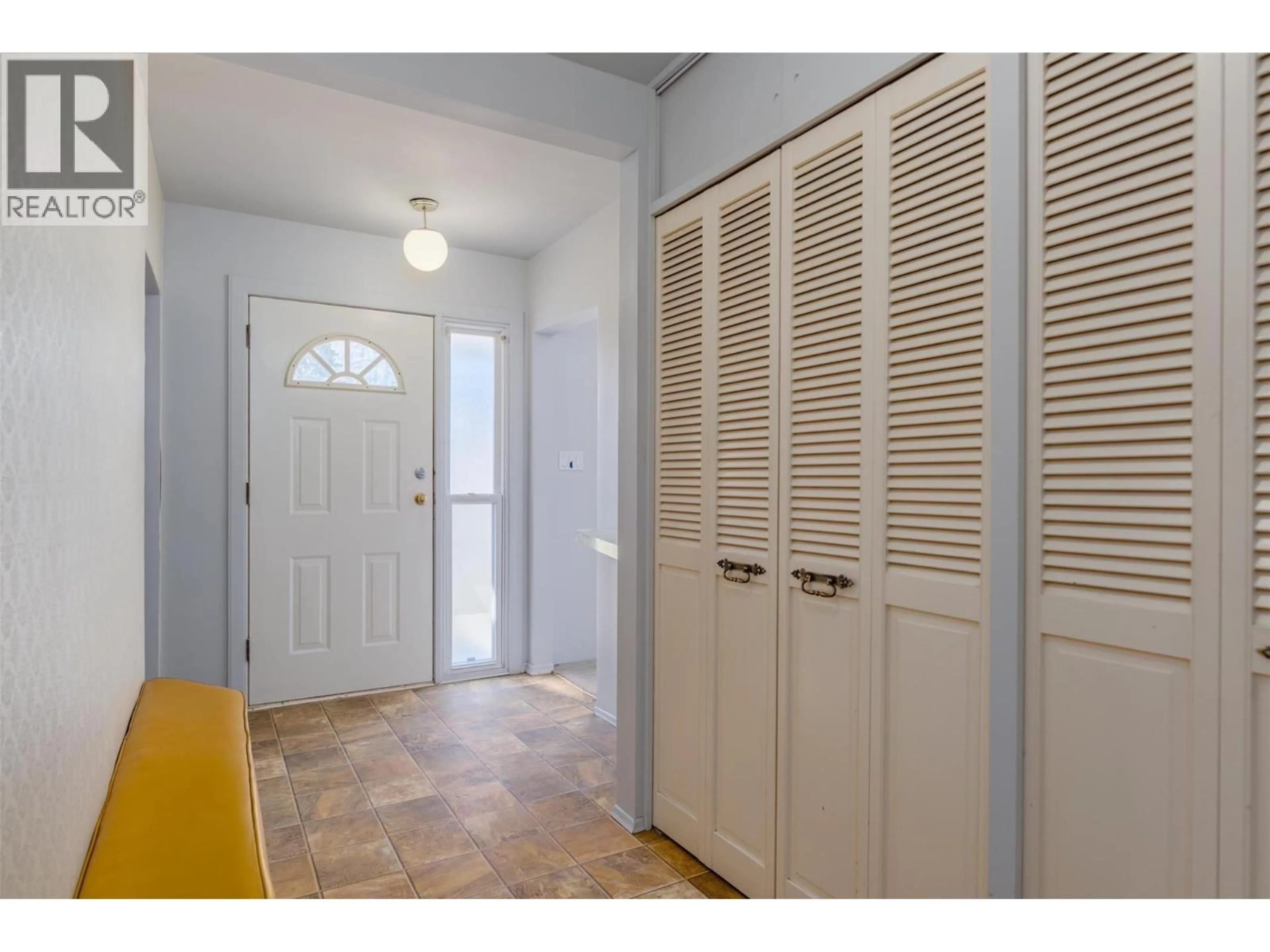 Indoor entryway for 3485 MARIGOLD DRIVE, Trail British Columbia V1R2X7