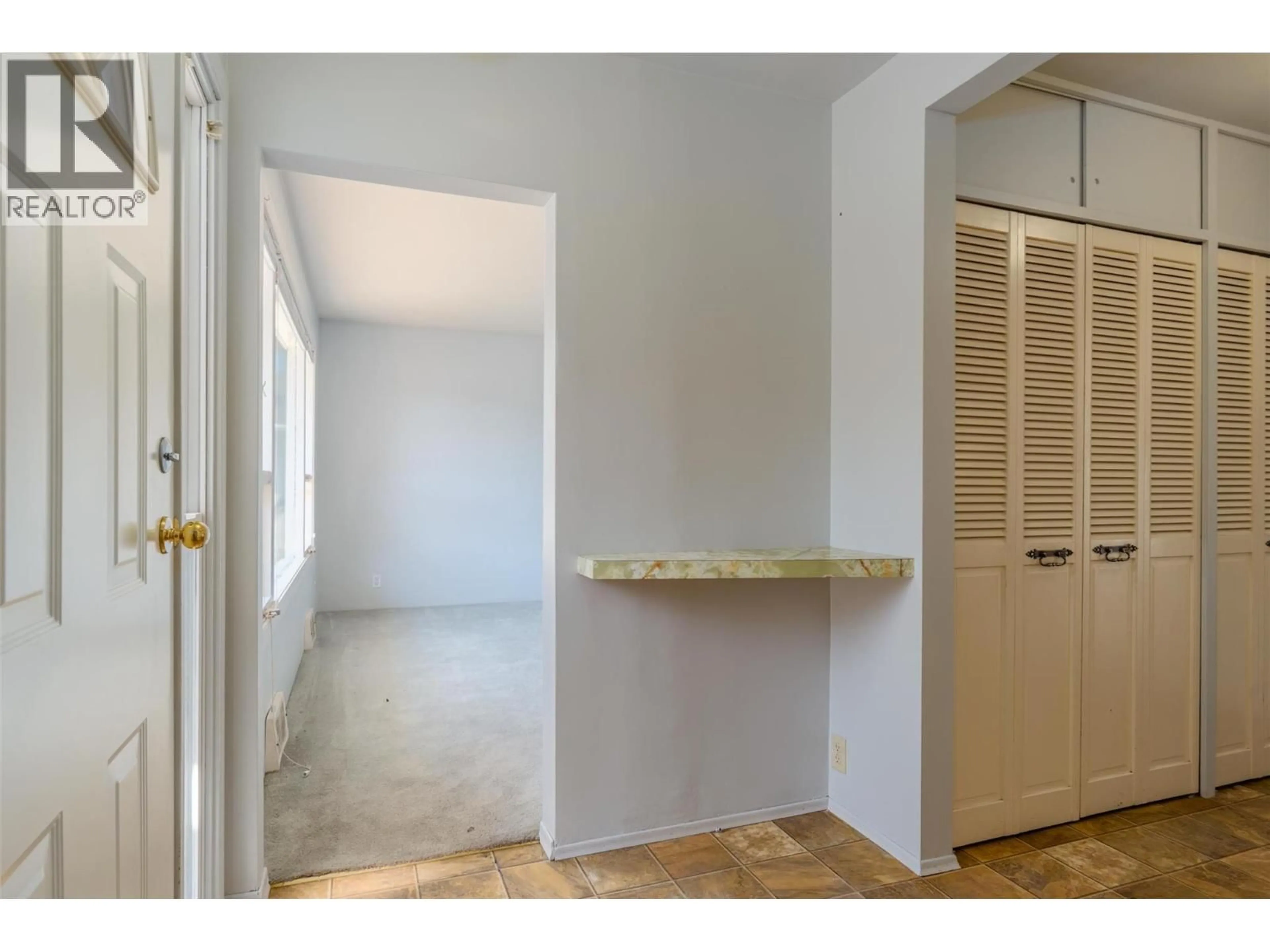 Indoor entryway for 3485 MARIGOLD DRIVE, Trail British Columbia V1R2X7