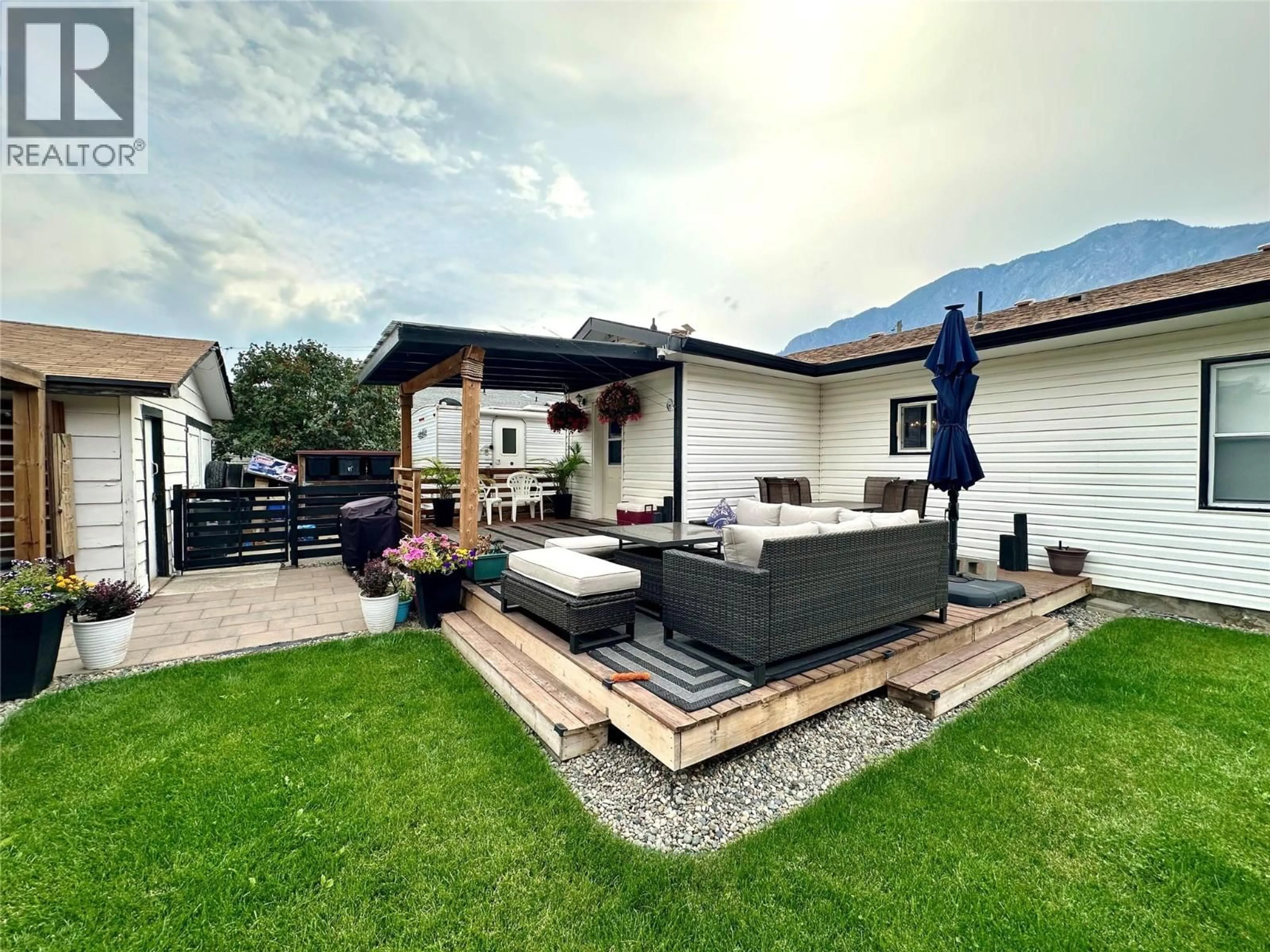 Patio, mountain view for 310 6TH AVENUE, Keremeos British Columbia V0X1N3