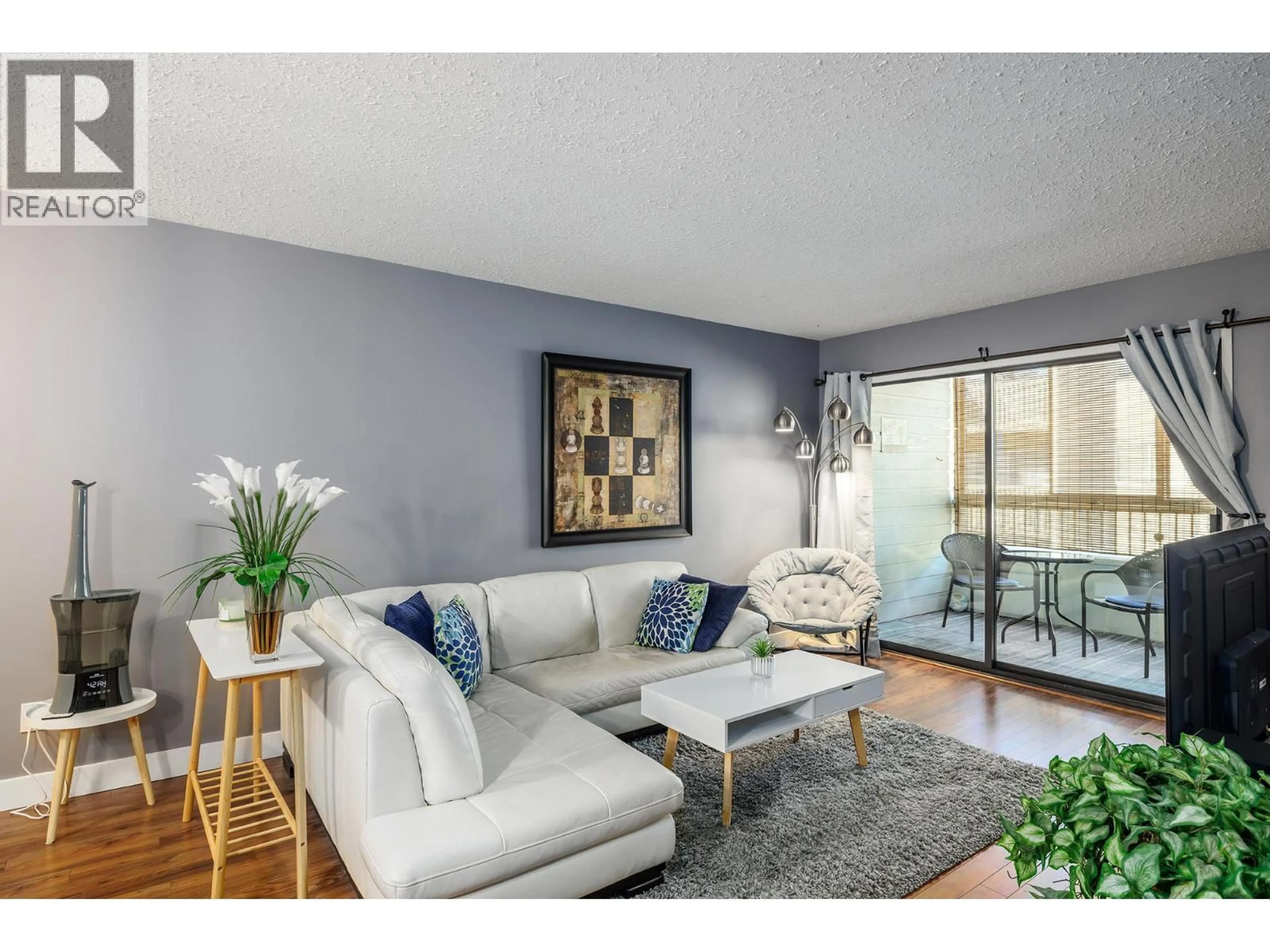 Living room with furniture, wood/laminate floor for 307 - 555 ROWCLIFFE AVENUE, Kelowna British Columbia V1Y5Y8