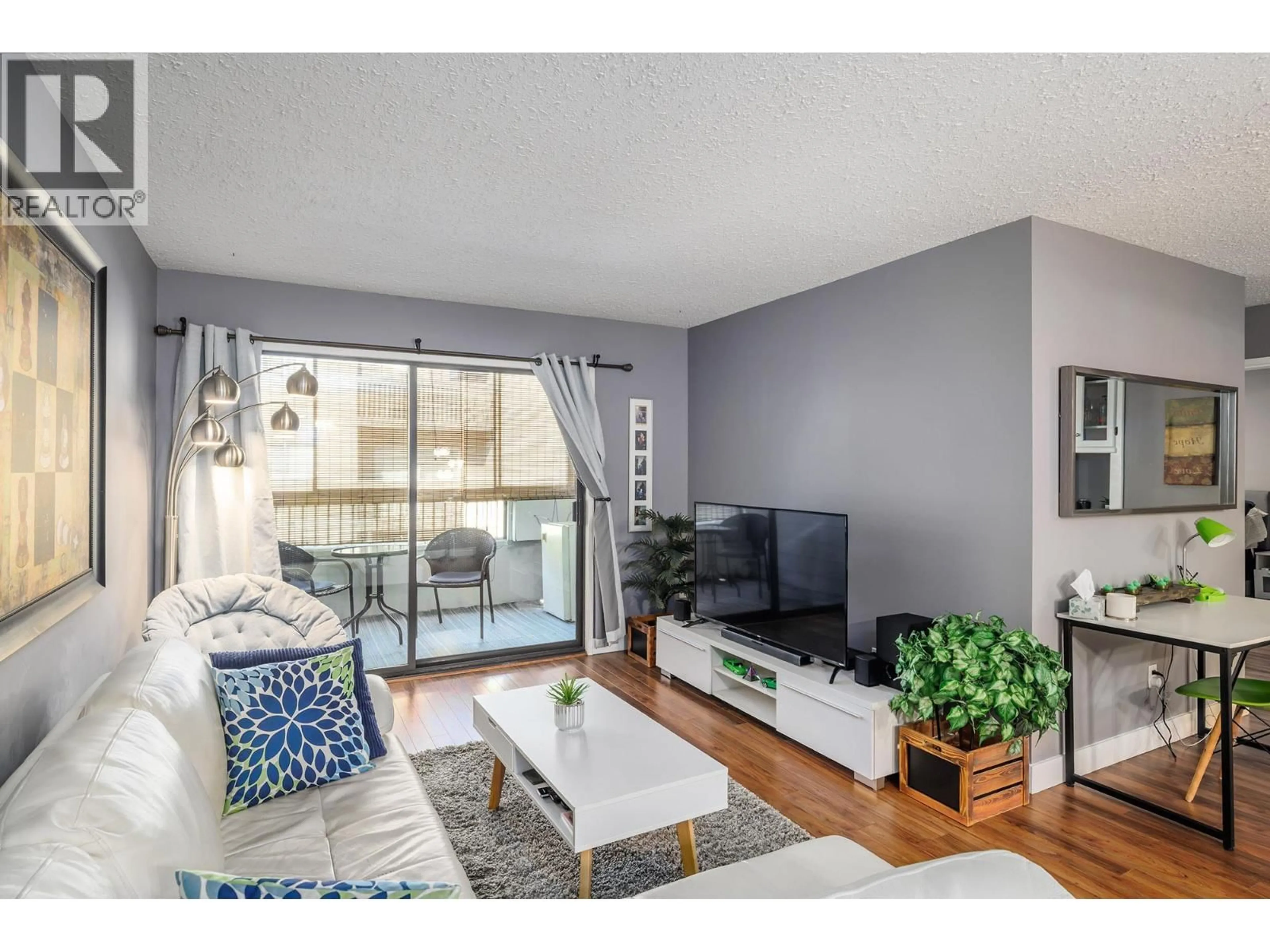 Living room with furniture, wood/laminate floor for 307 - 555 ROWCLIFFE AVENUE, Kelowna British Columbia V1Y5Y8