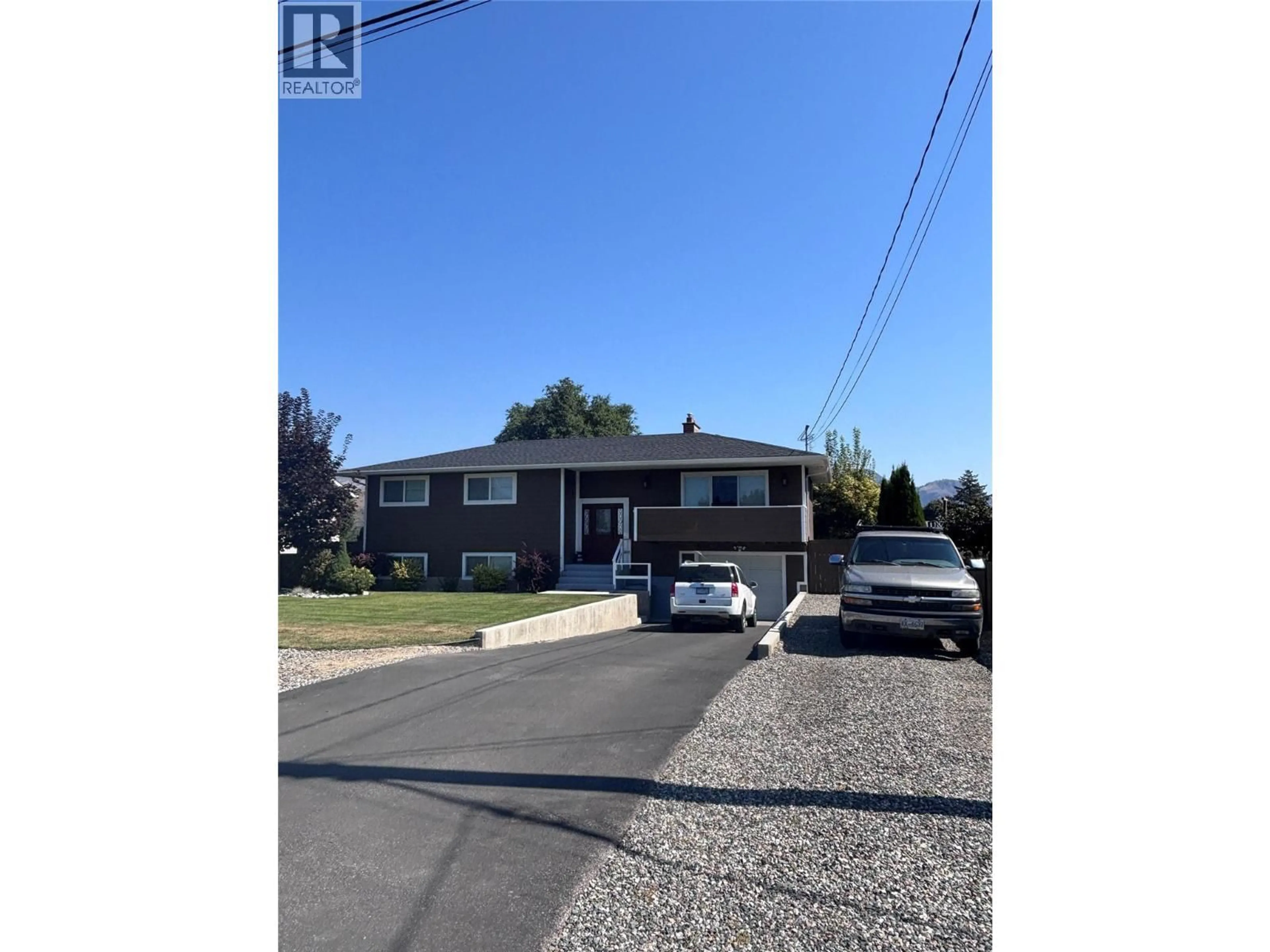 A pic from outside/outdoor area/front of a property/back of a property/a pic from drone, street for 909 STARDUST STREET, Kamloops British Columbia V2B4C6