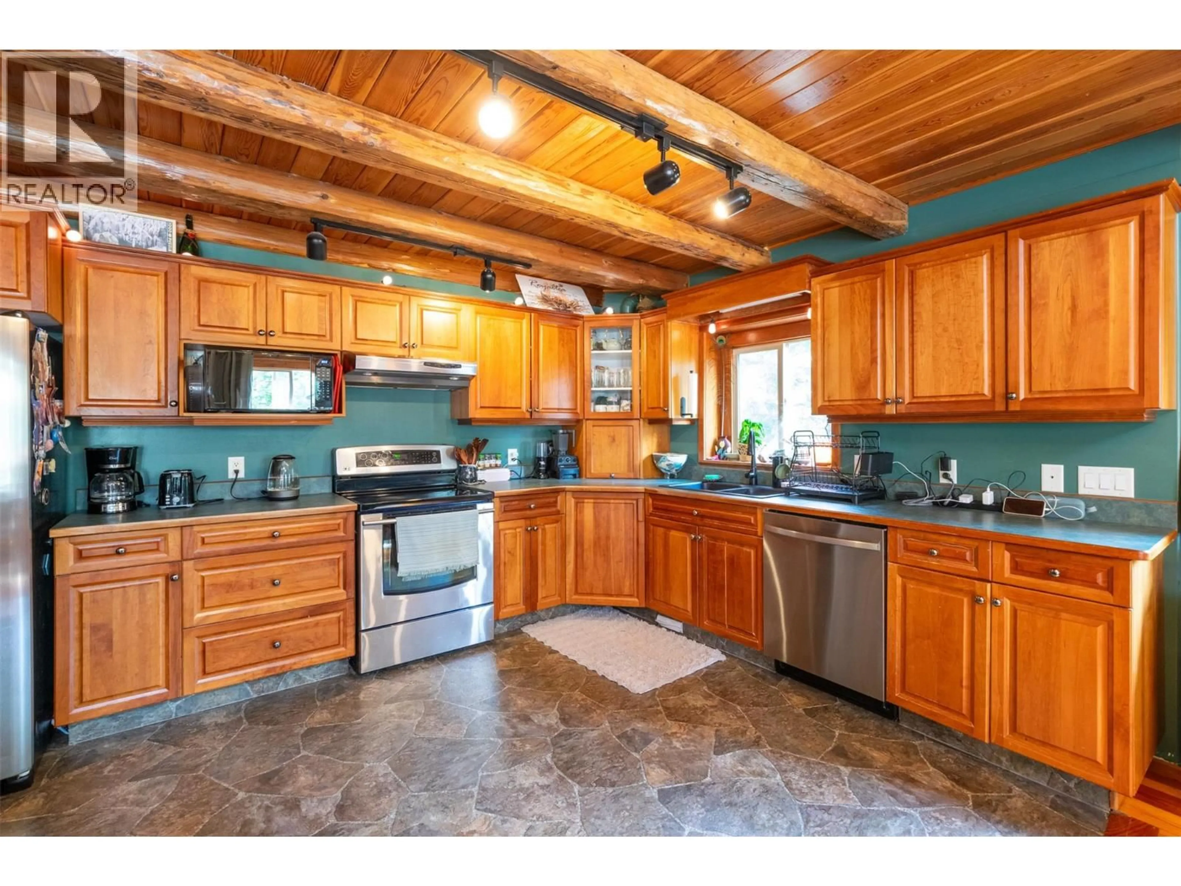 Open concept kitchen, unknown for 1834 STEPP PIT ROAD, Sicamous British Columbia V0E2V1