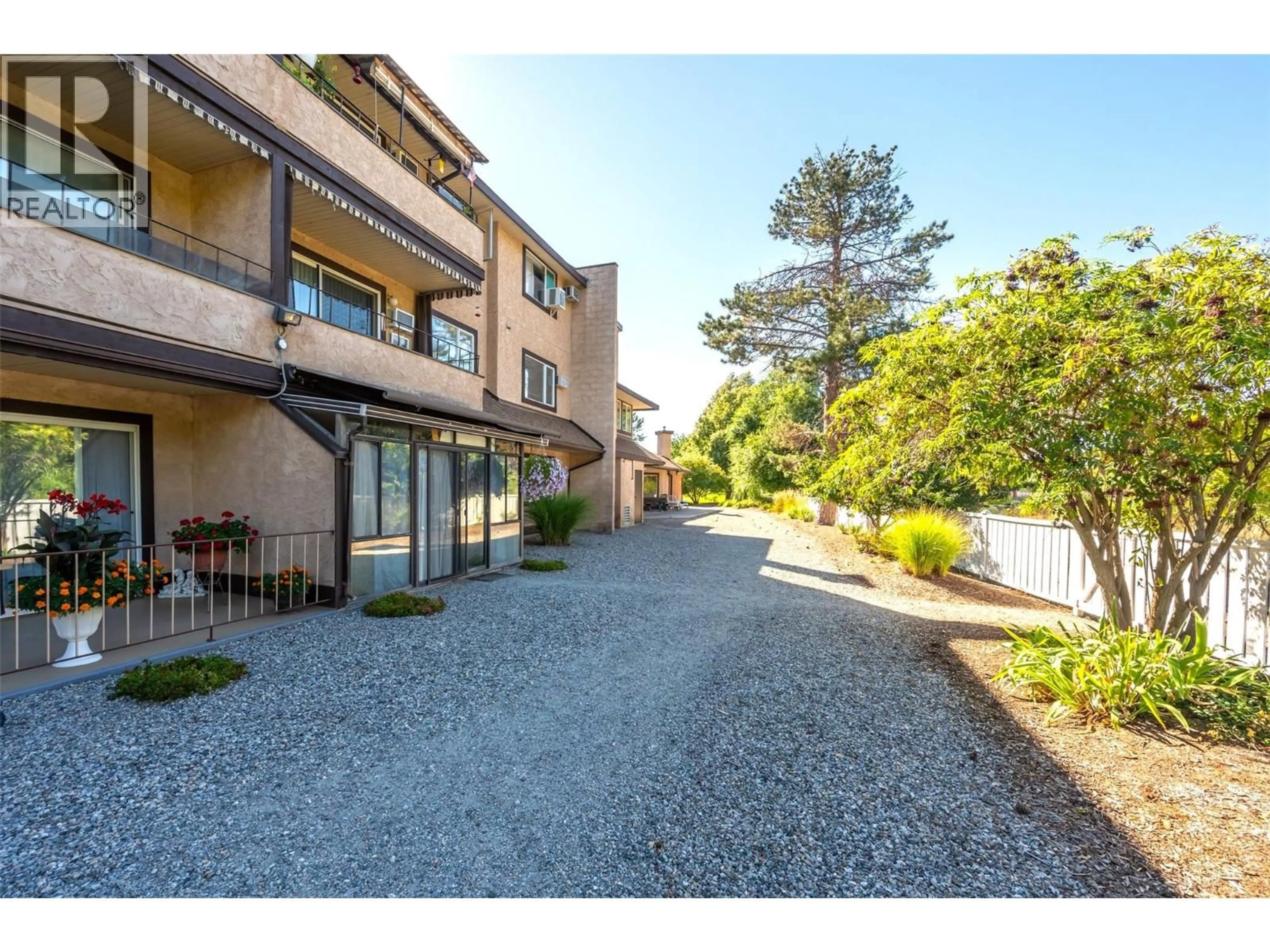 Patio, street for 111 - 337 MCKINNEY ROAD, Oliver British Columbia V0H1T3
