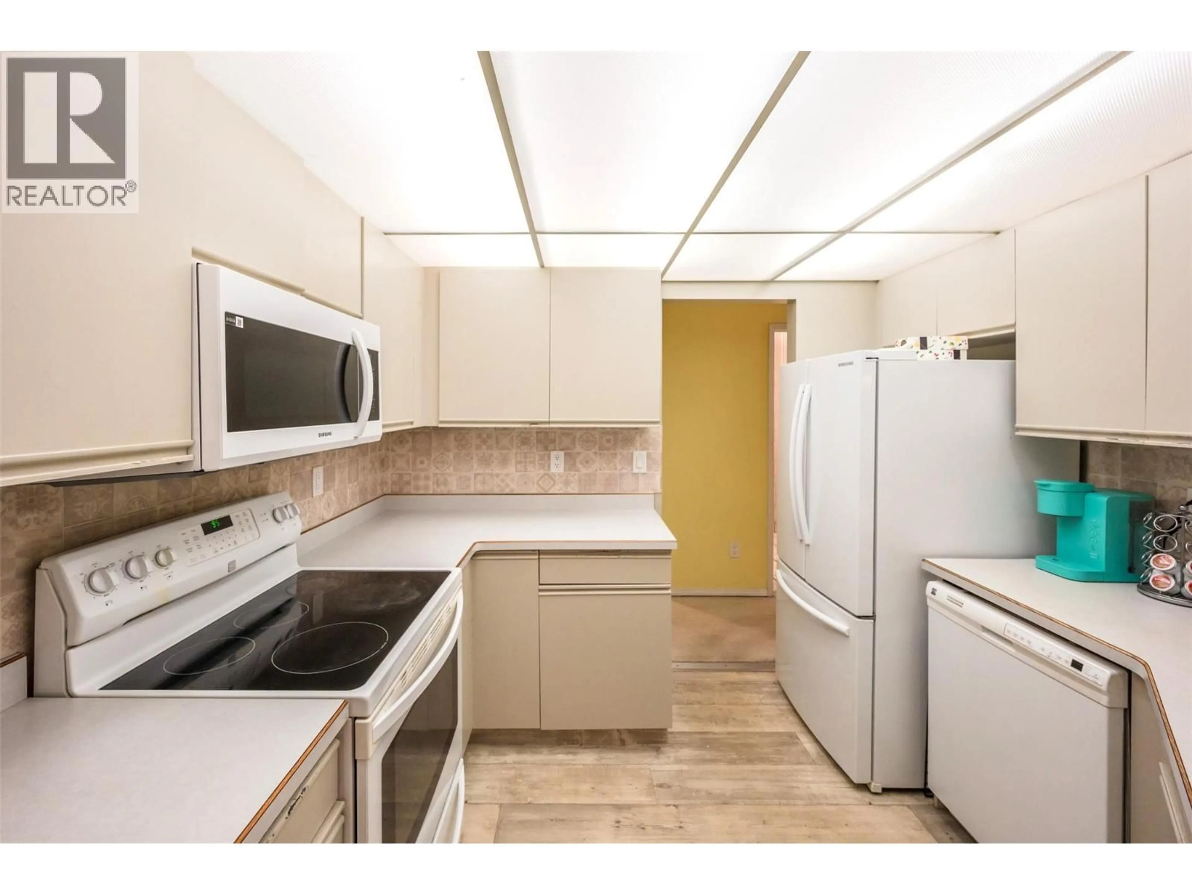 Standard kitchen, unknown for 111 - 337 MCKINNEY ROAD, Oliver British Columbia V0H1T3