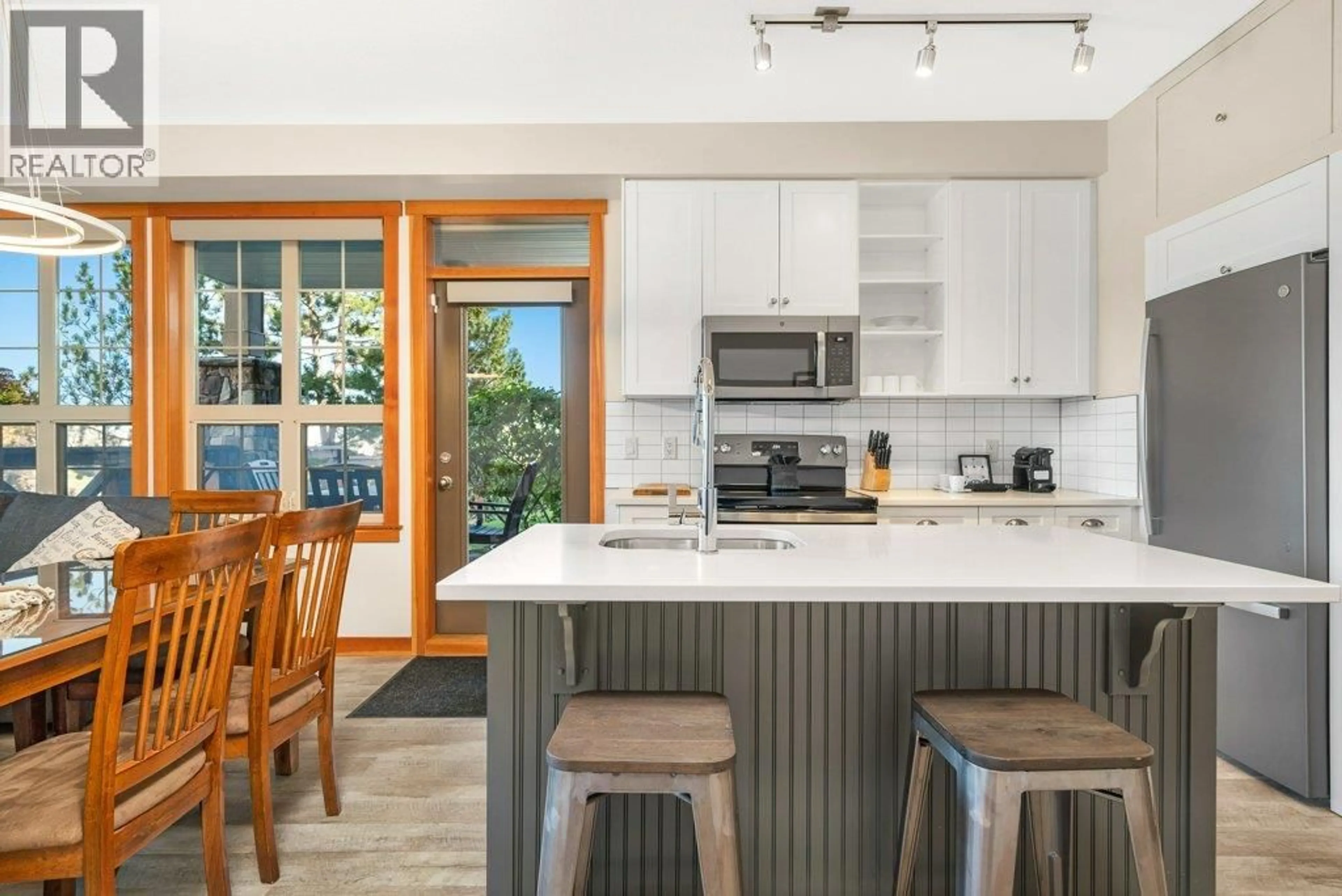 Open concept kitchen, ceramic/tile floor for 114 - 107 VILLAGE CENTRE COURT, Vernon British Columbia V1H1Y8